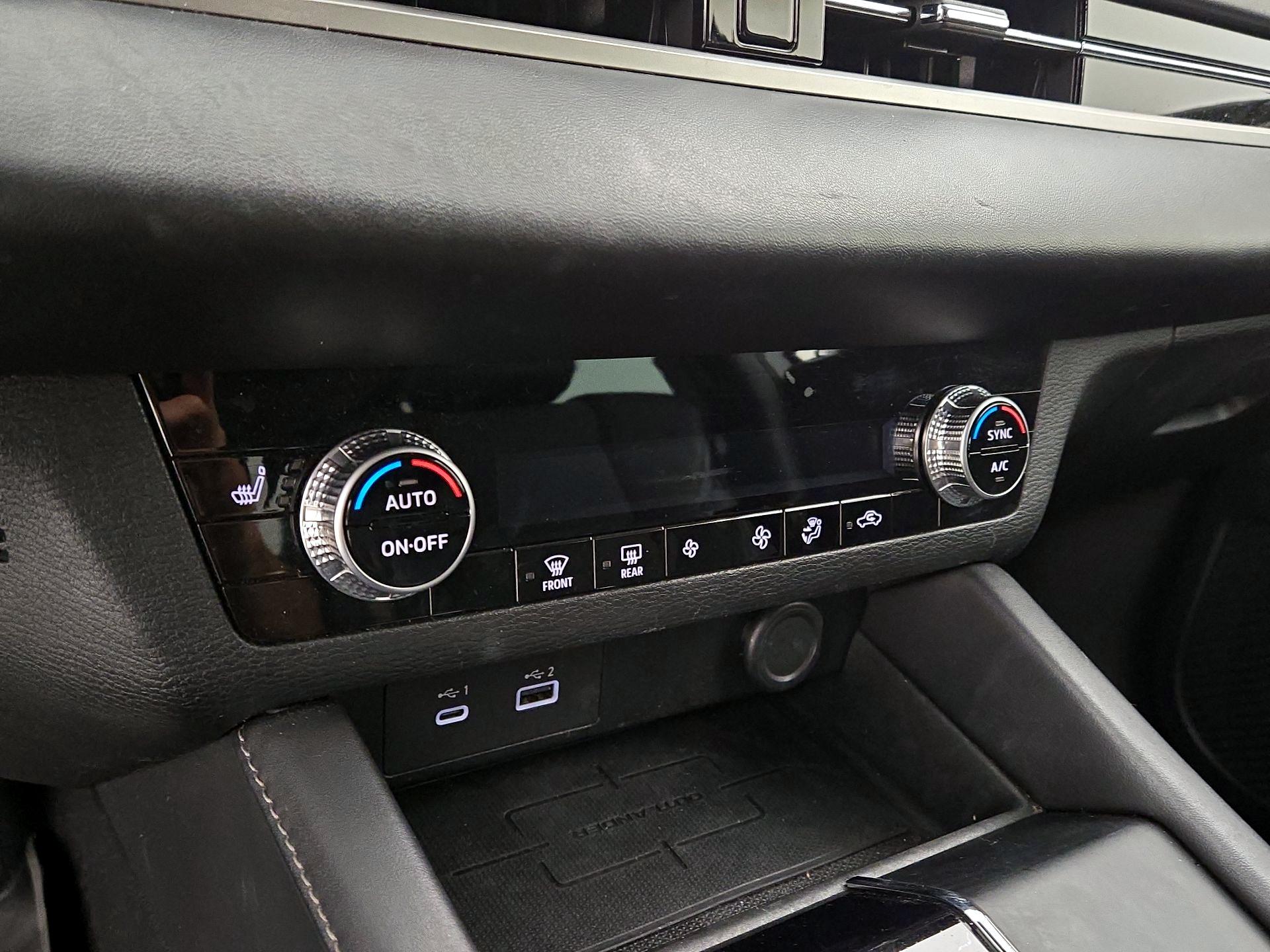 Thumbnail: 2023 Mitsubishi Outlander - 16