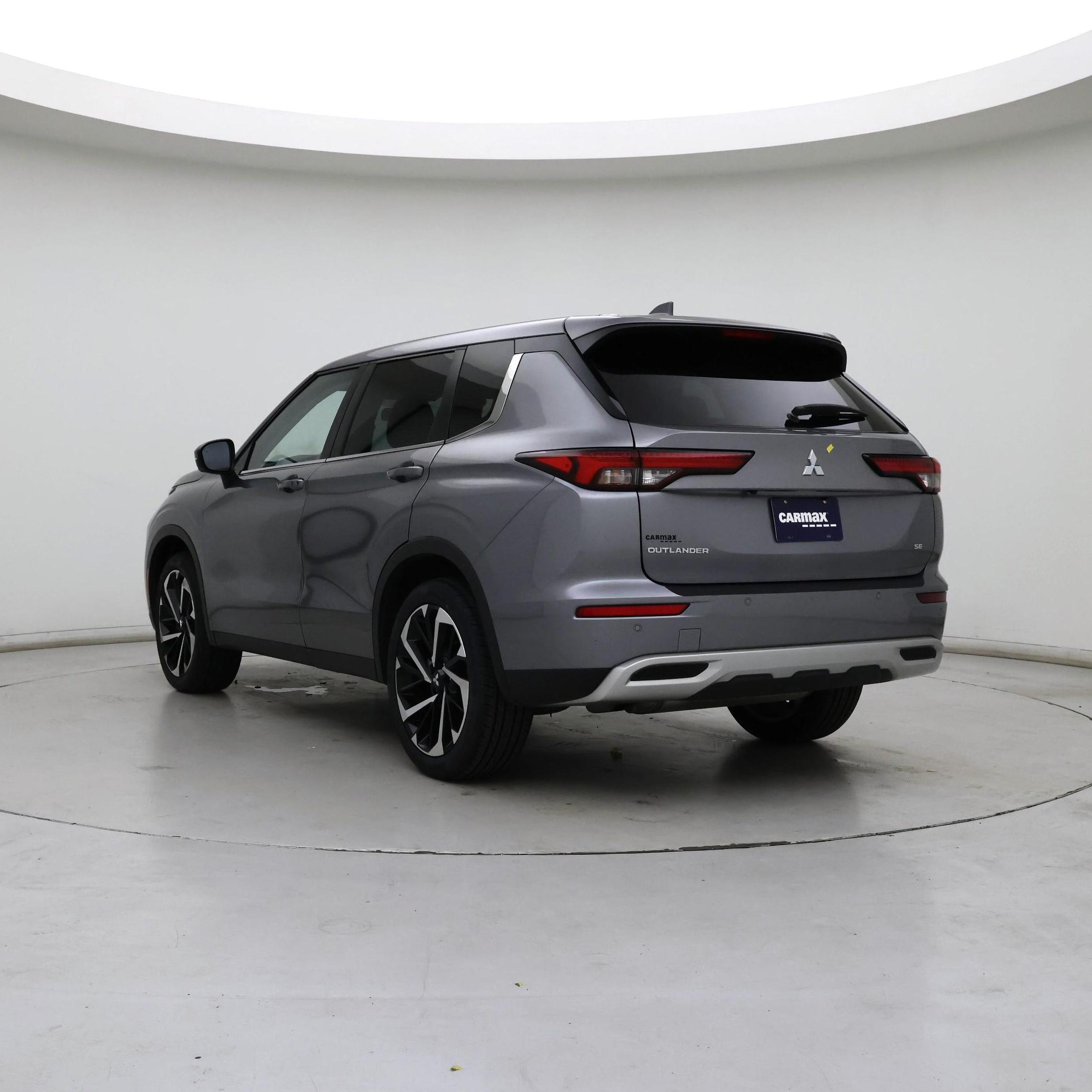 Thumbnail: 2023 Mitsubishi Outlander - 2