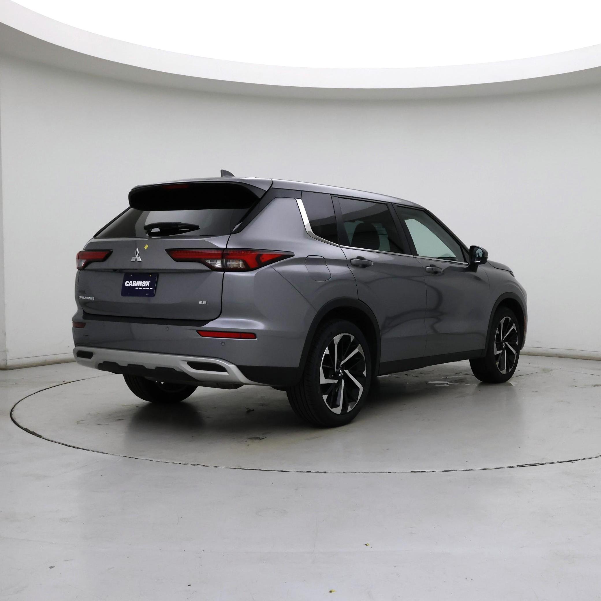 Thumbnail: 2023 Mitsubishi Outlander - 8