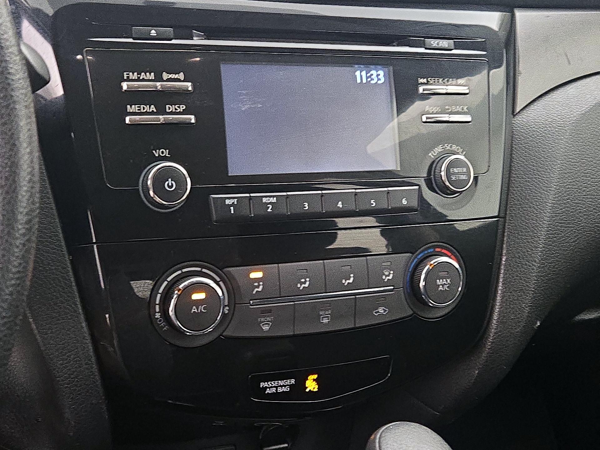 Thumbnail: 2016 Nissan Rogue - 16