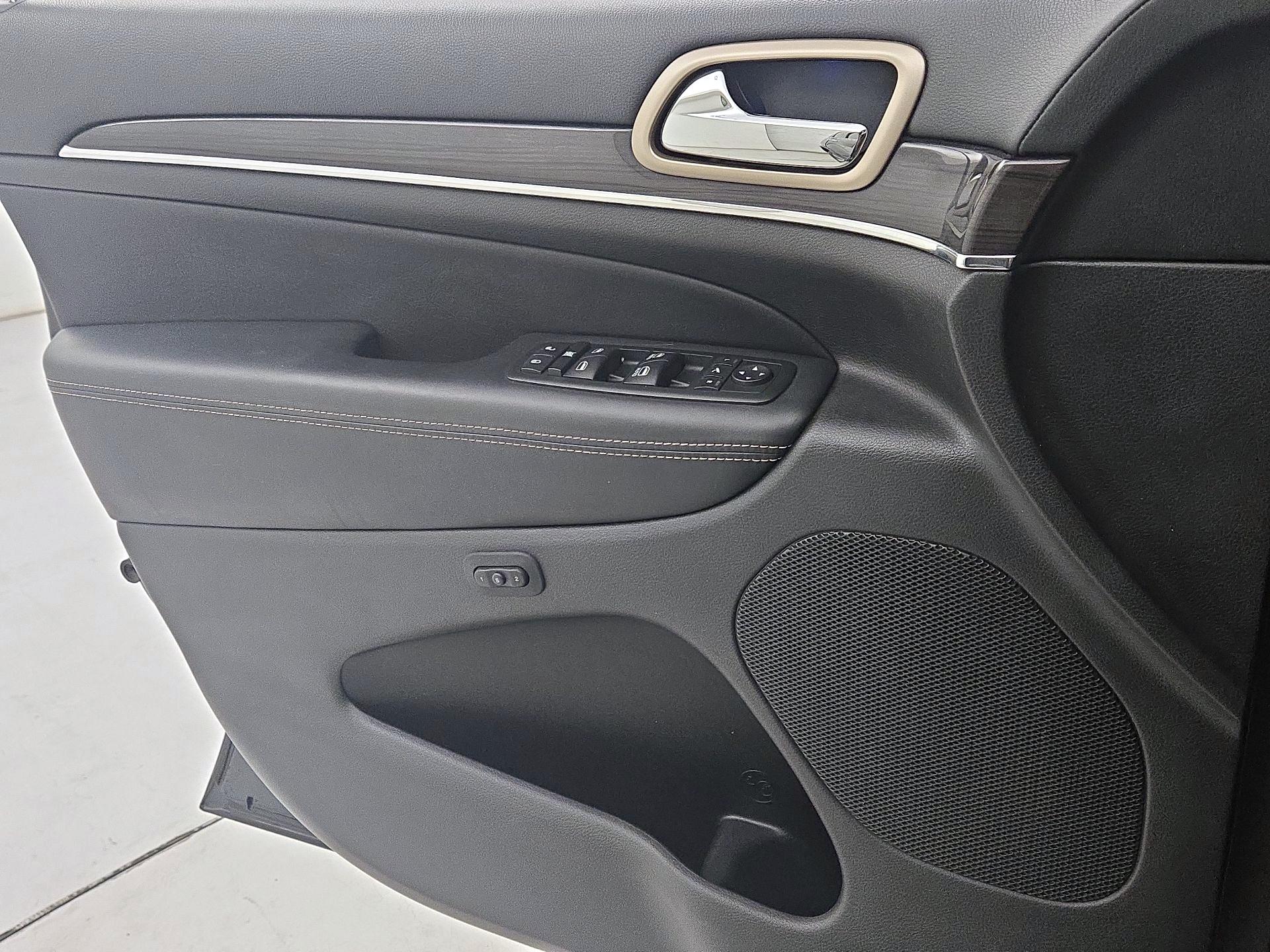 Thumbnail: 2015 Jeep Grand Cherokee - 12