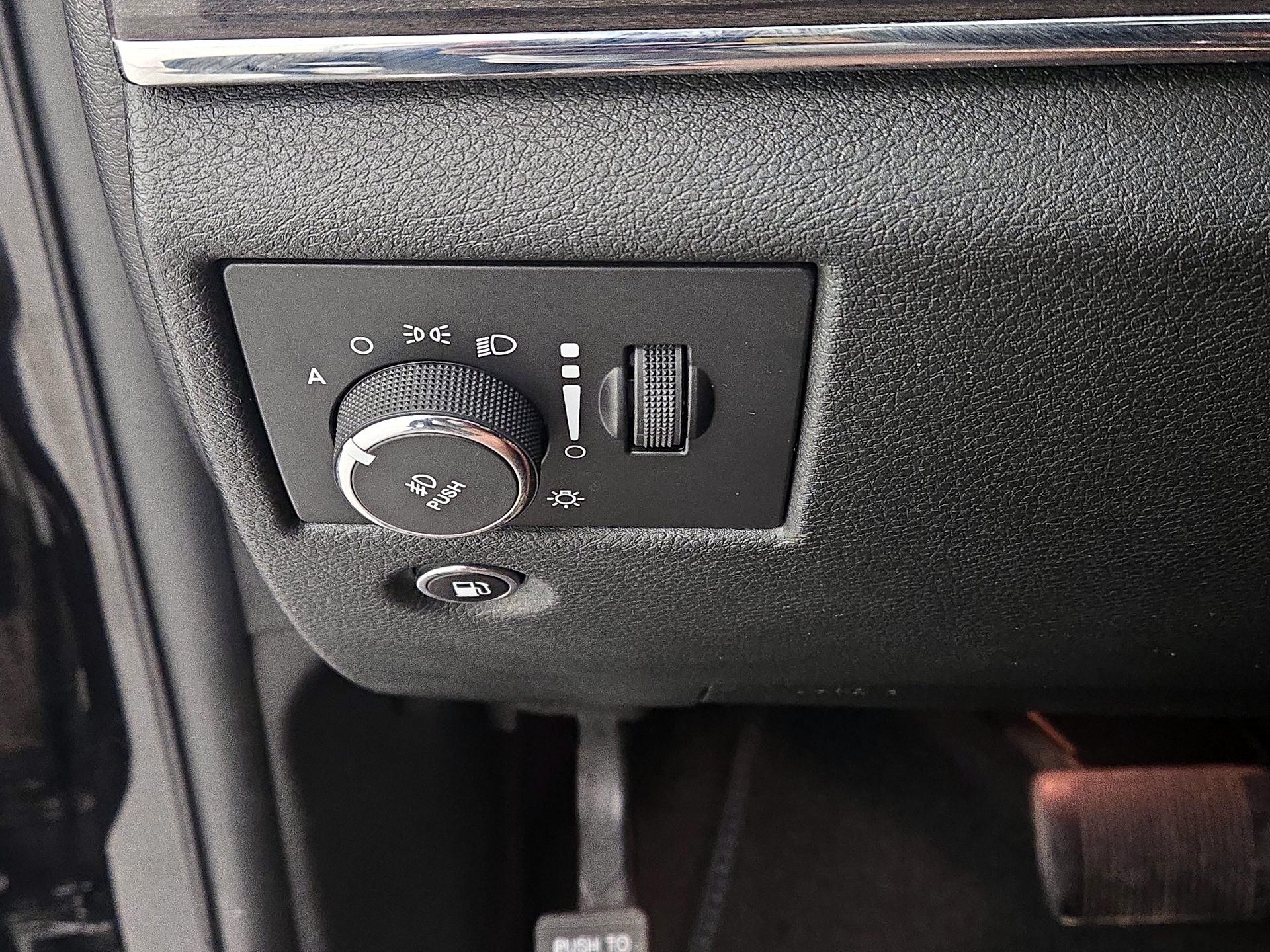 Thumbnail: 2015 Jeep Grand Cherokee - 13