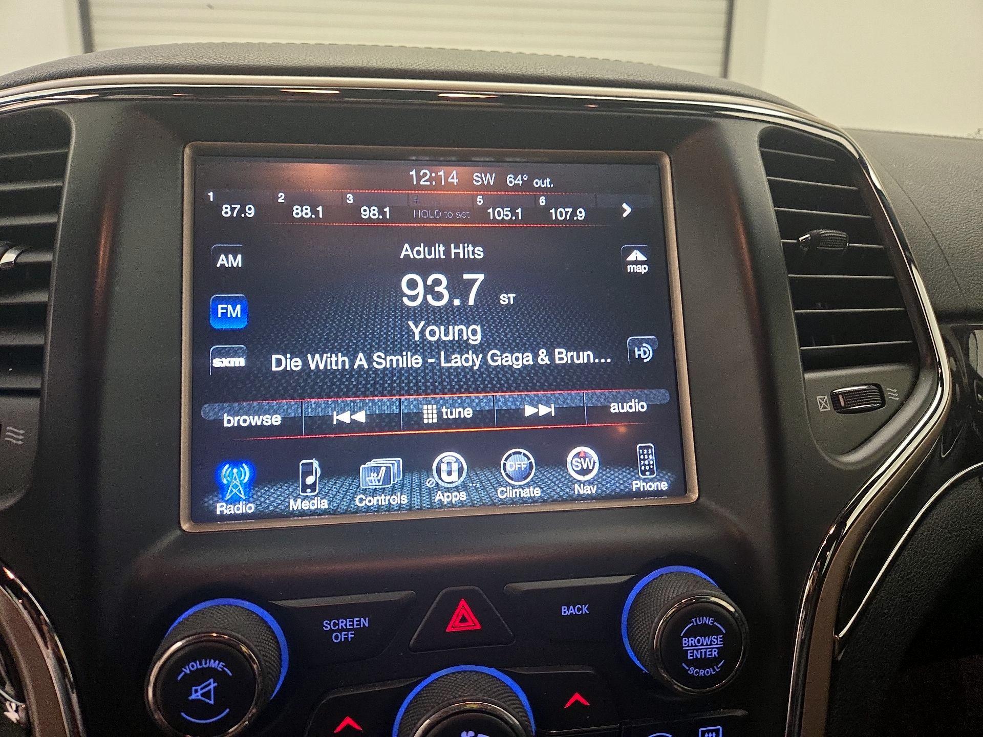 Thumbnail: 2015 Jeep Grand Cherokee - 14