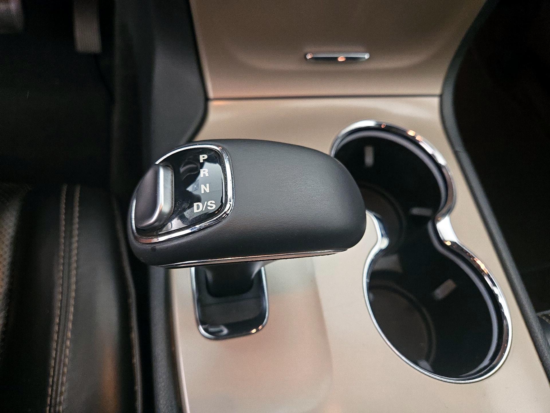 Thumbnail: 2015 Jeep Grand Cherokee - 16