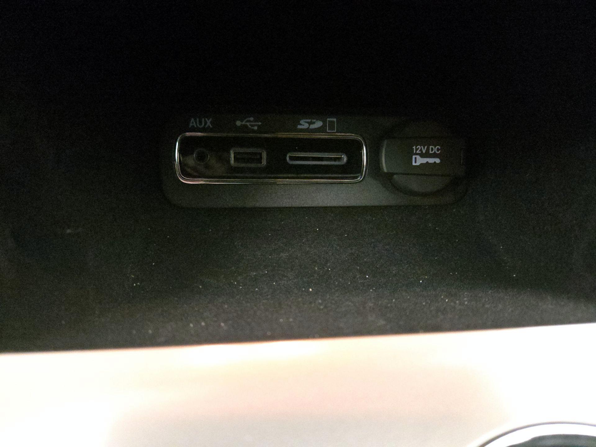 Thumbnail: 2015 Jeep Grand Cherokee - 17