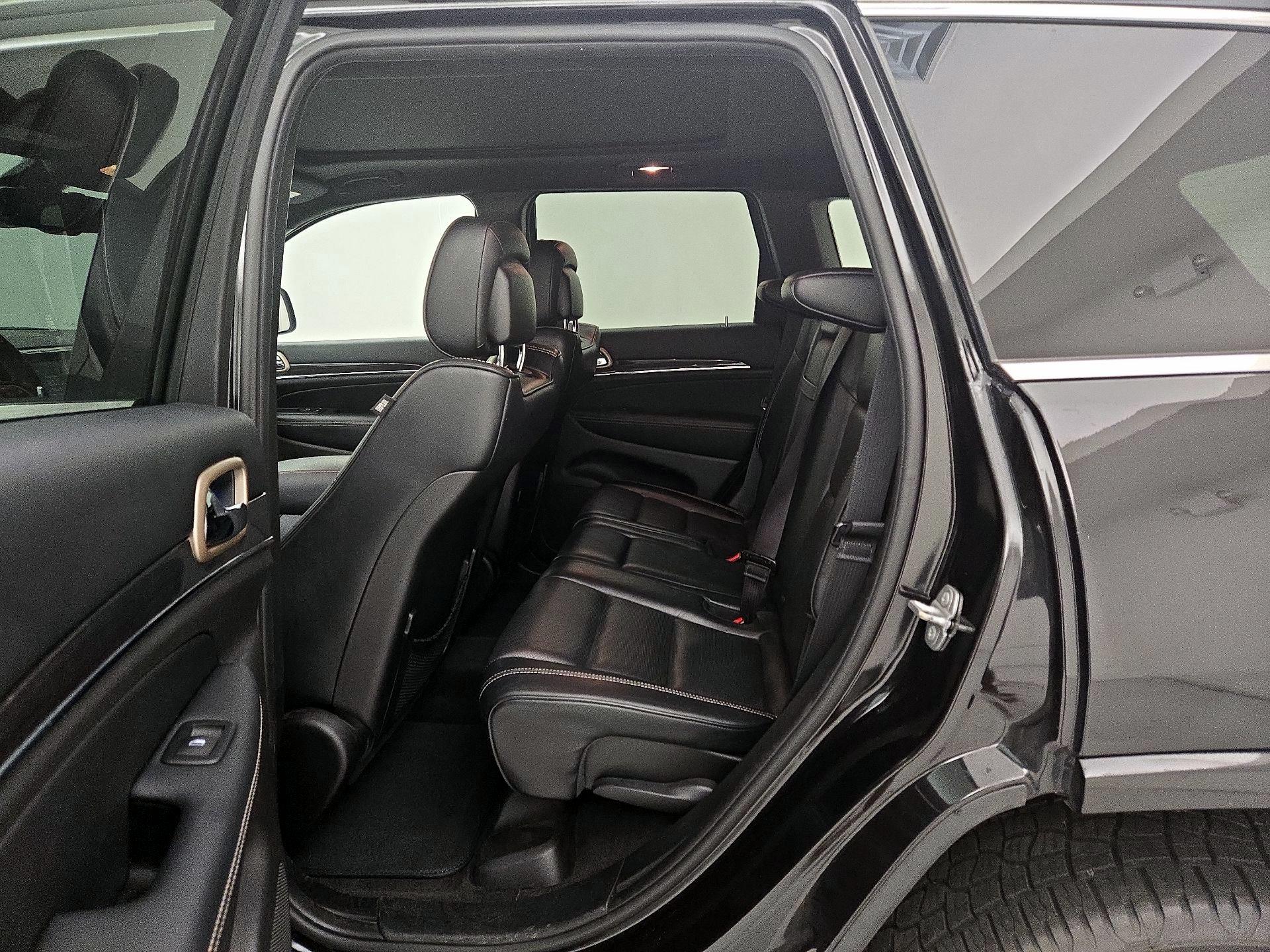 Thumbnail: 2015 Jeep Grand Cherokee - 18