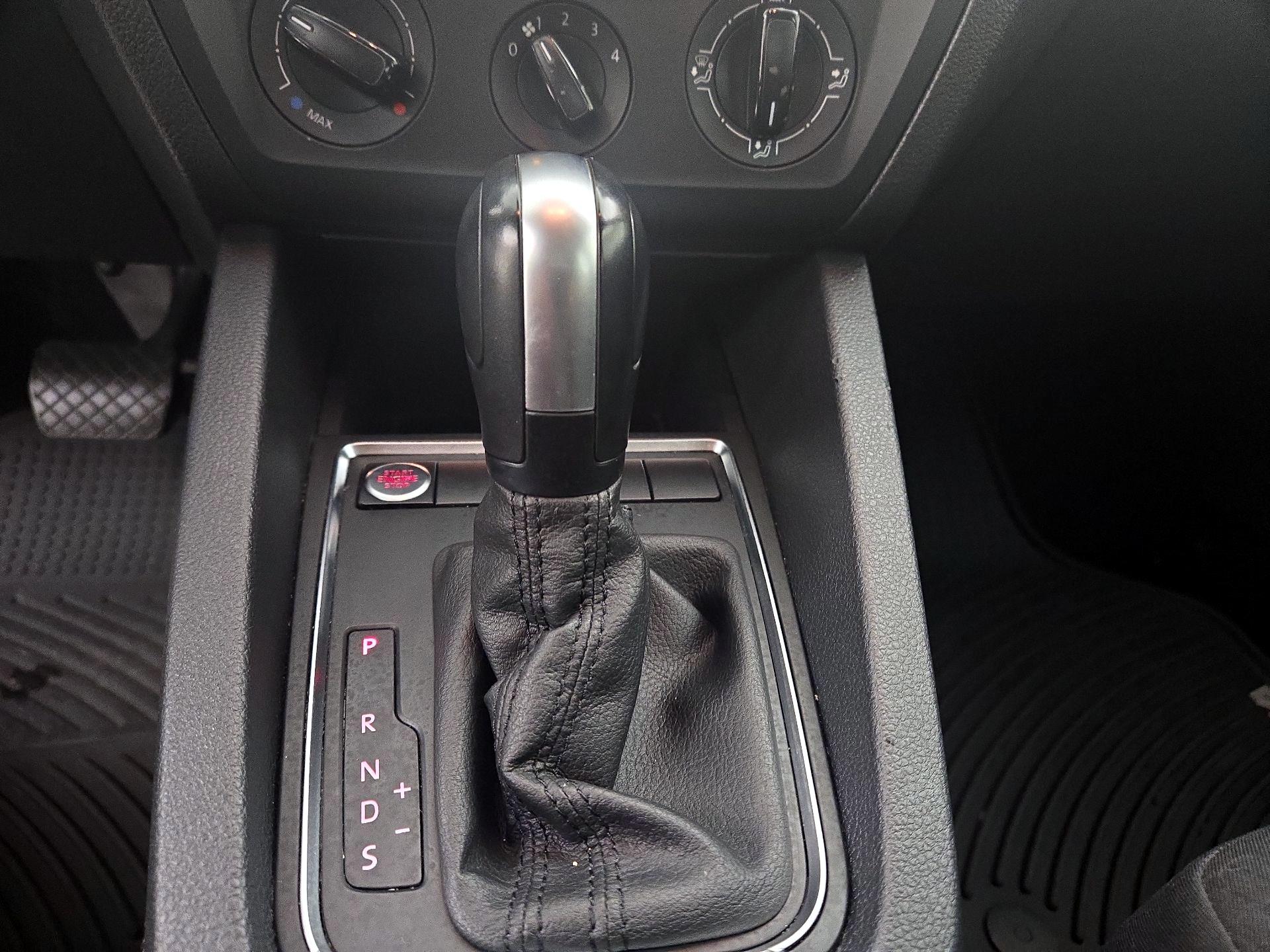 Thumbnail: 2015 Volkswagen Jetta - 17