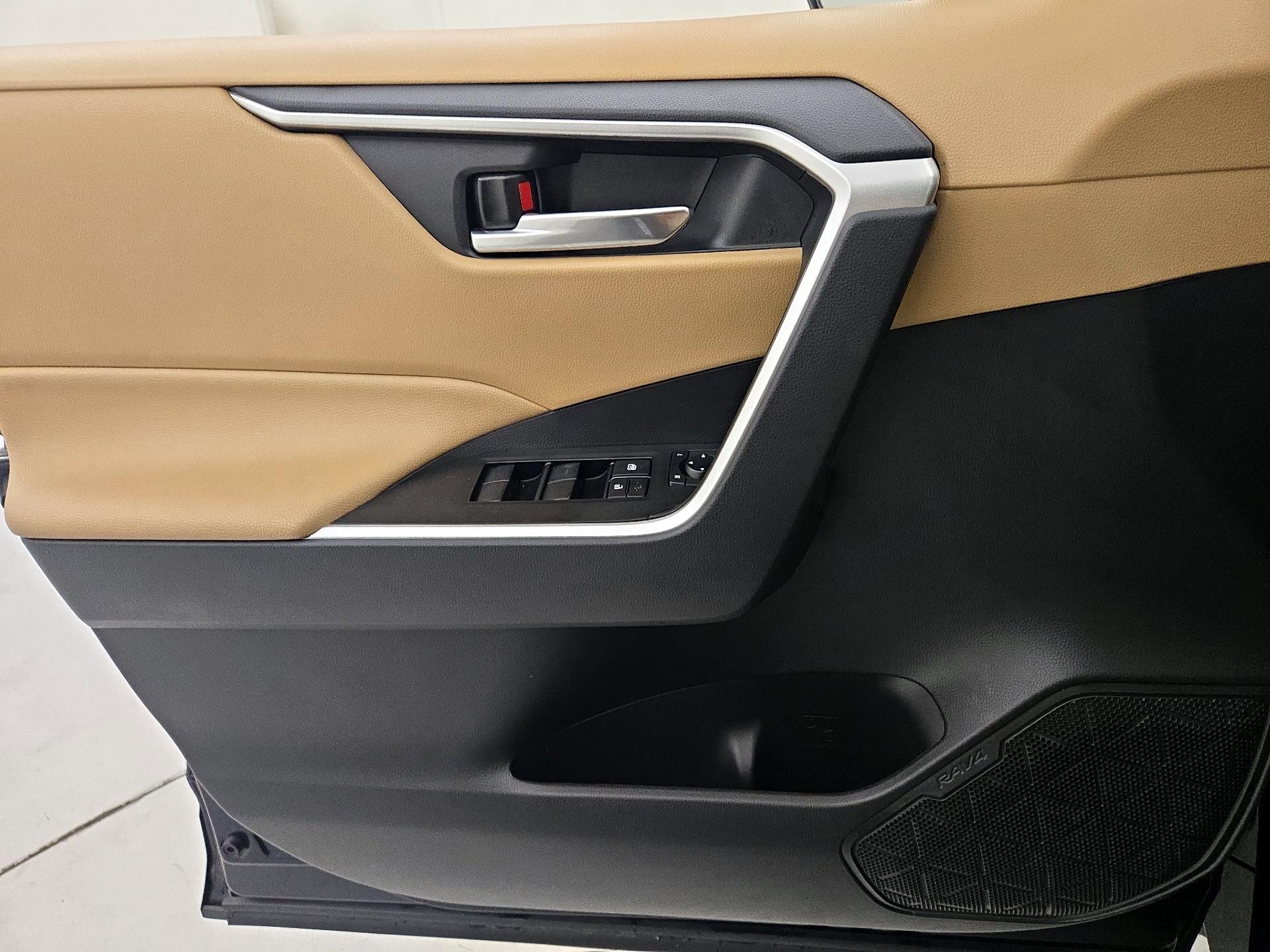 Thumbnail: 2021 Toyota RAV4 - 12