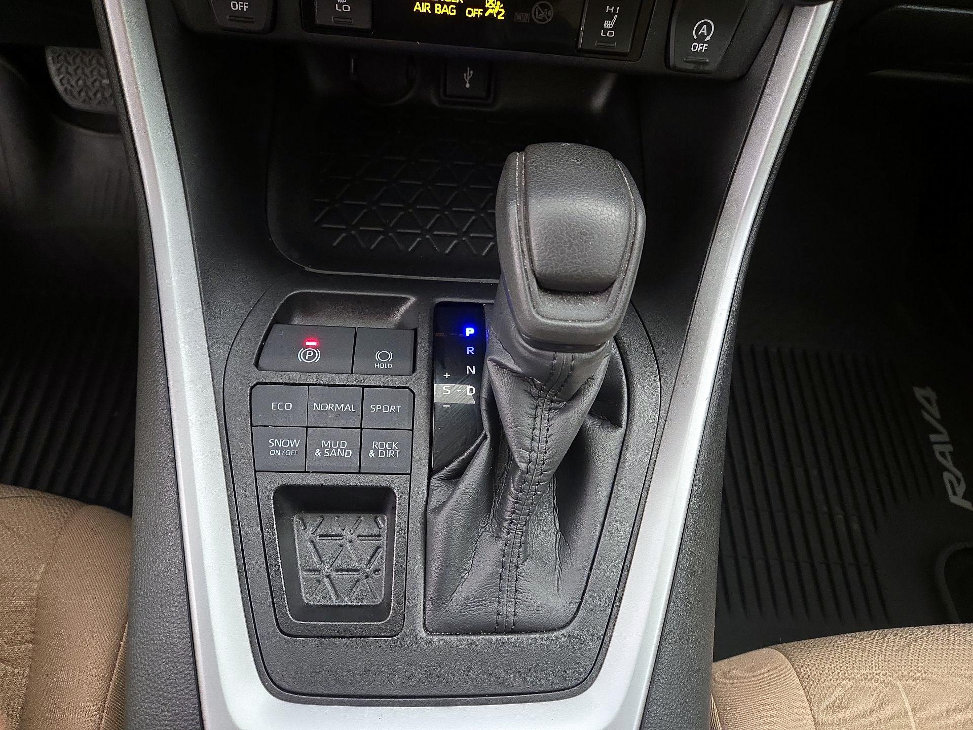 Thumbnail: 2021 Toyota RAV4 - 17