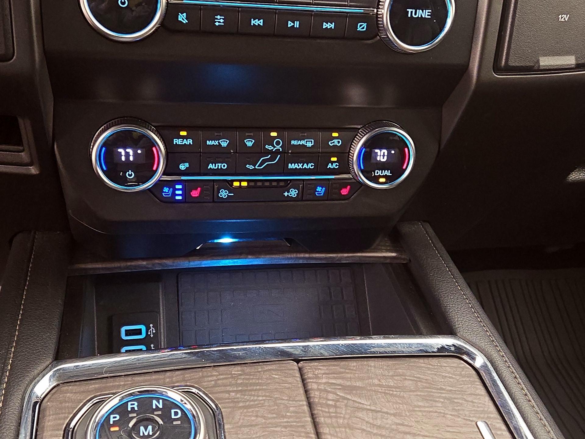 Thumbnail: 2019 Ford Expedition - 17