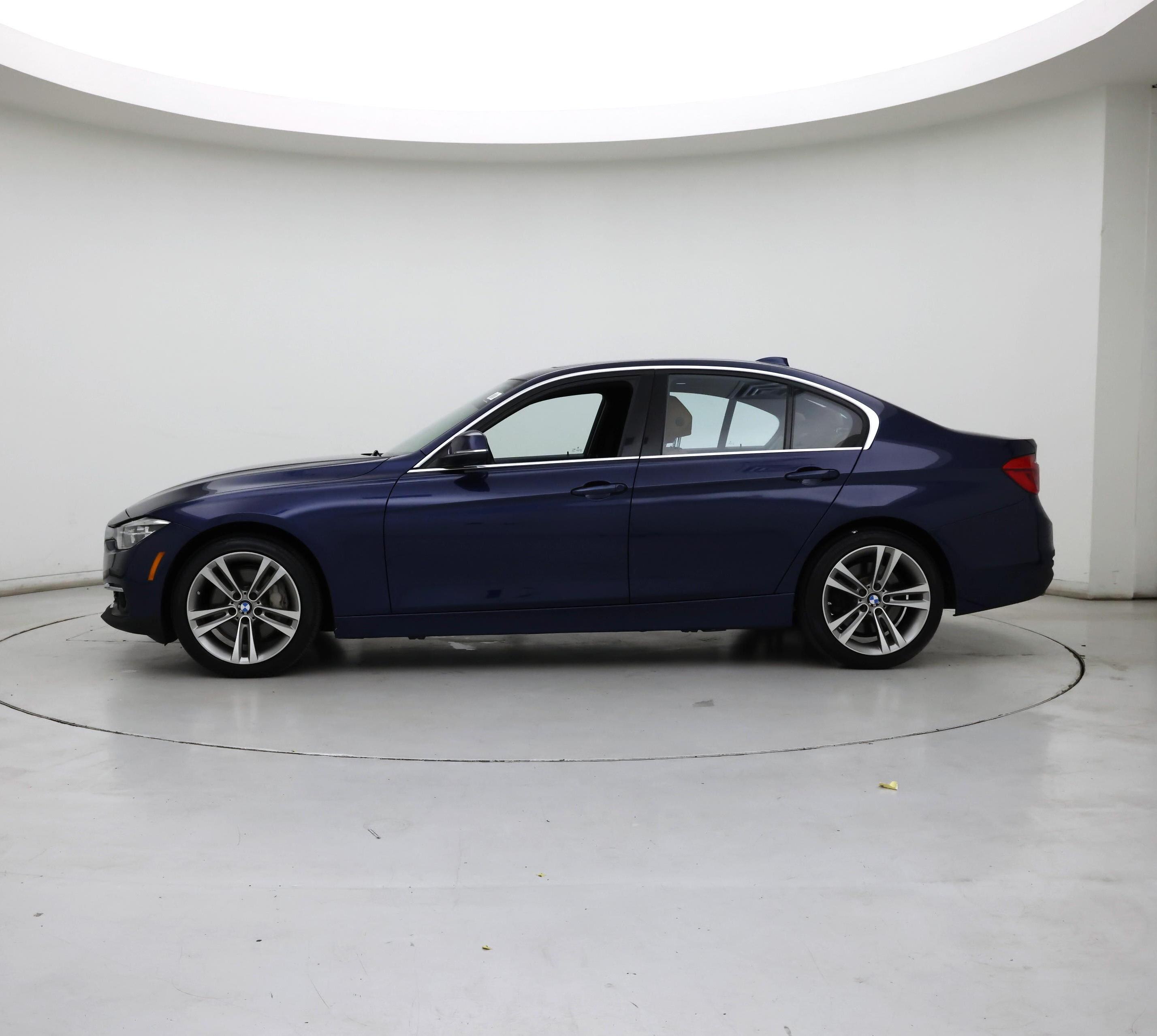 Thumbnail: 2018 BMW 3 Series - 3