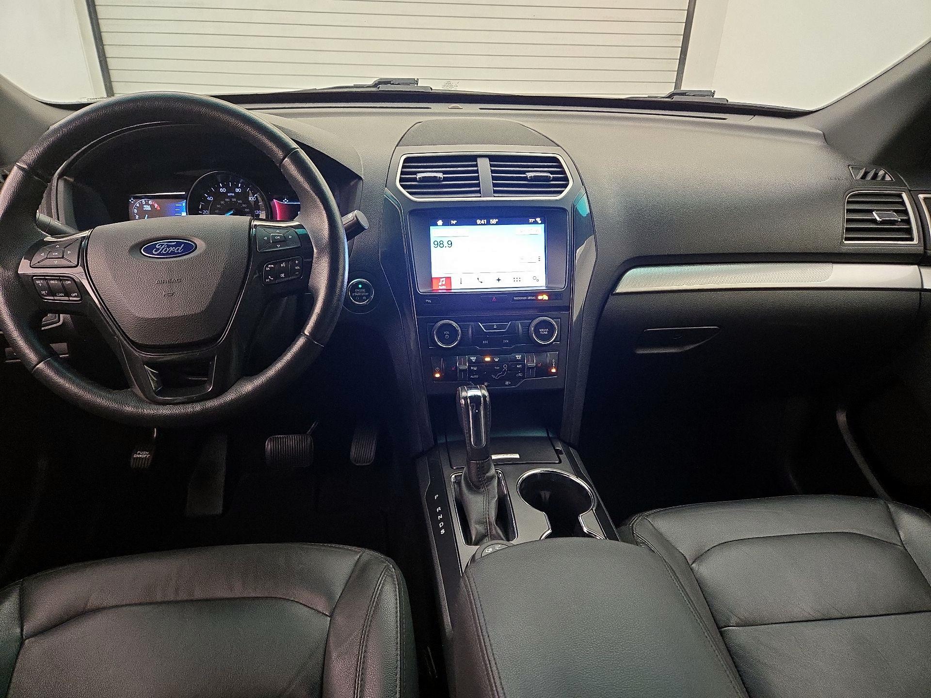 Thumbnail: 2017 Ford Explorer - 9