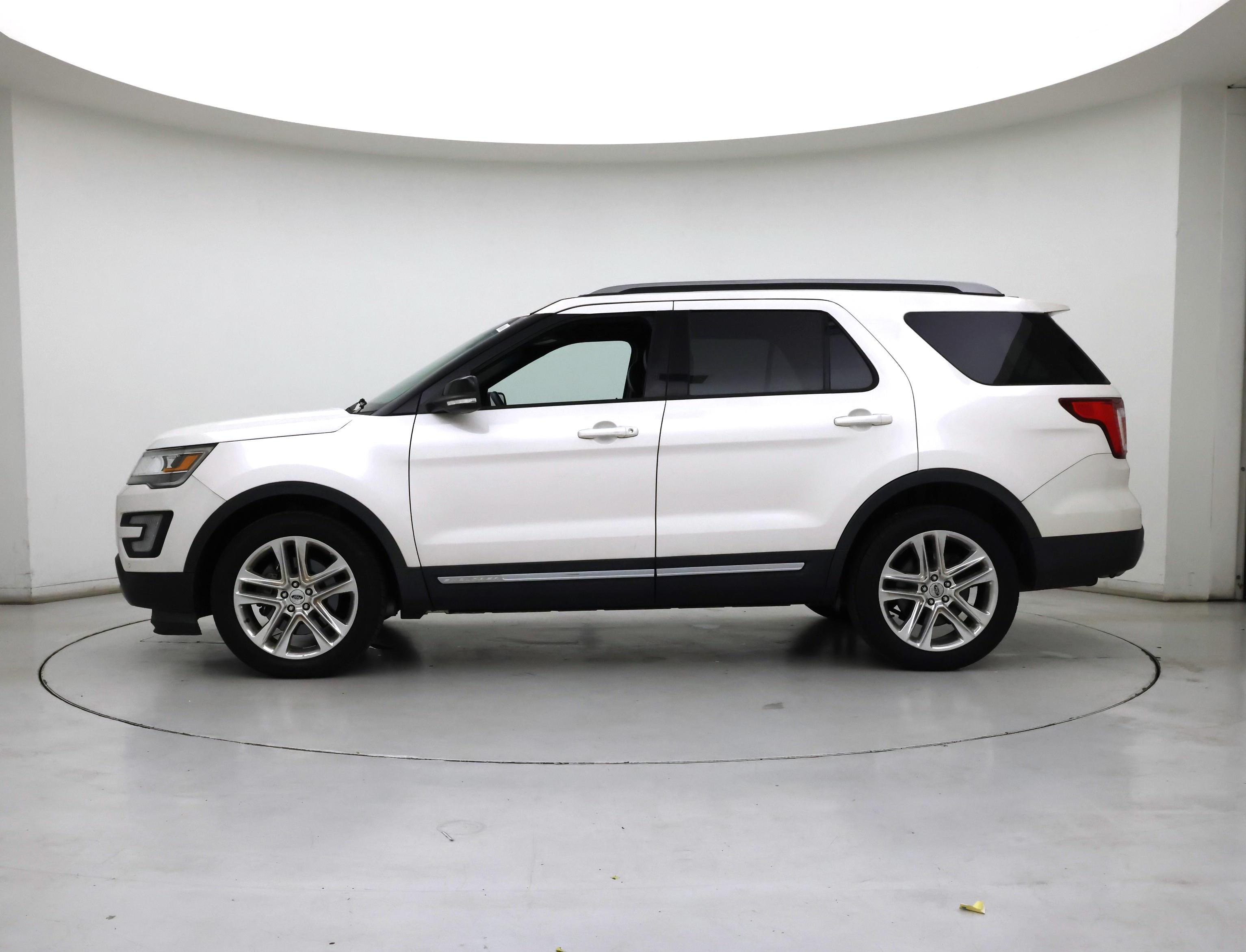Thumbnail: 2017 Ford Explorer - 3