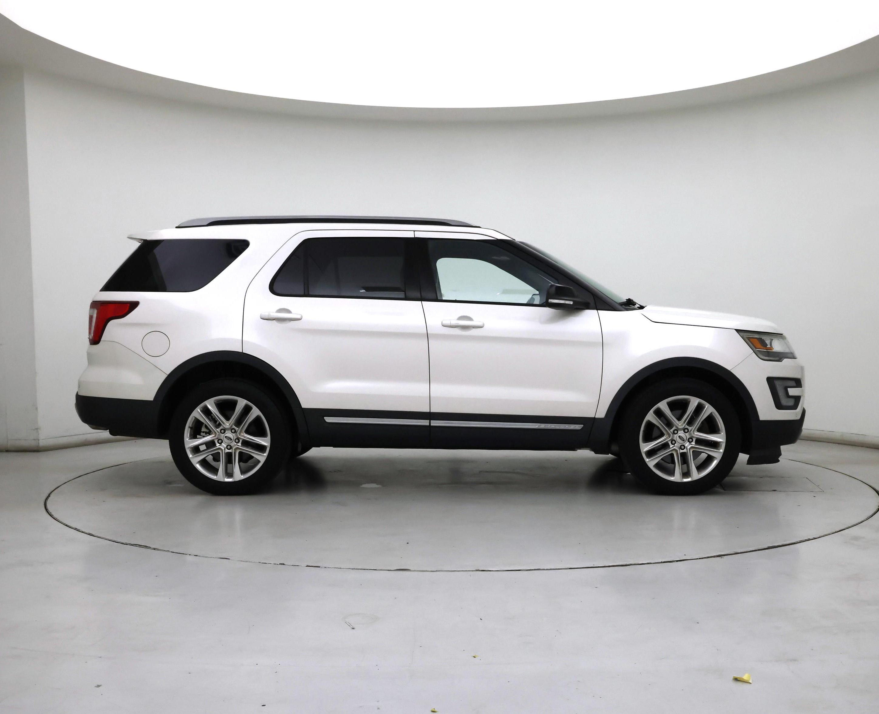 Thumbnail: 2017 Ford Explorer - 7