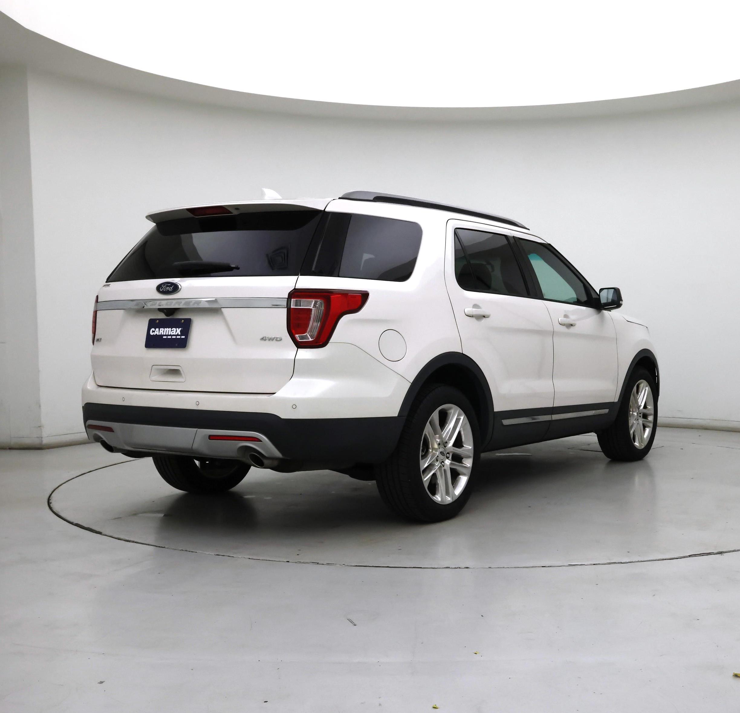 Thumbnail: 2017 Ford Explorer - 8