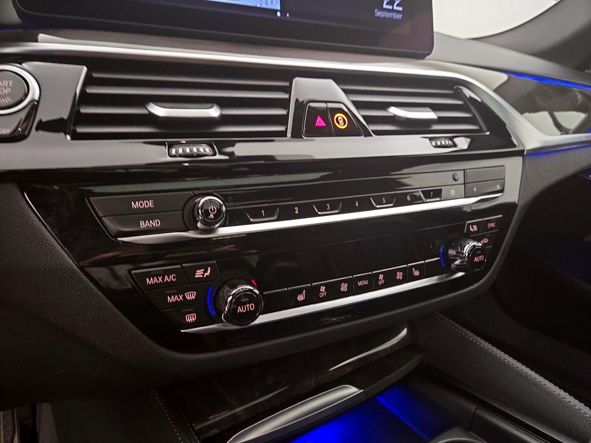 Thumbnail: 2021 BMW 5 Series - 16