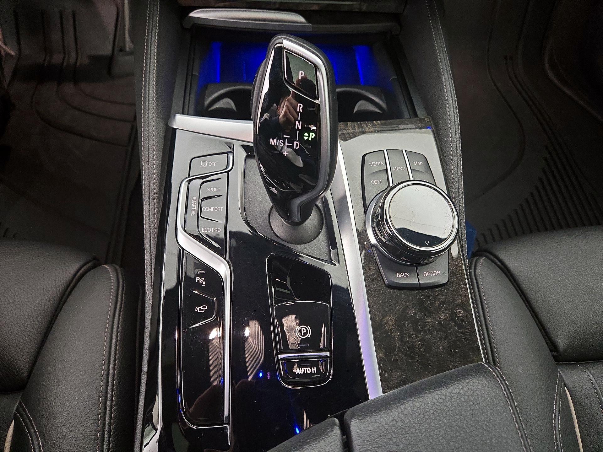 Thumbnail: 2021 BMW 5 Series - 17