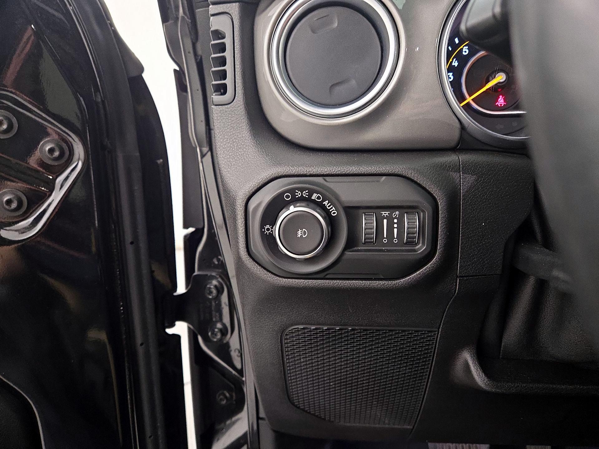 Thumbnail: 2019 Jeep Wrangler - 13