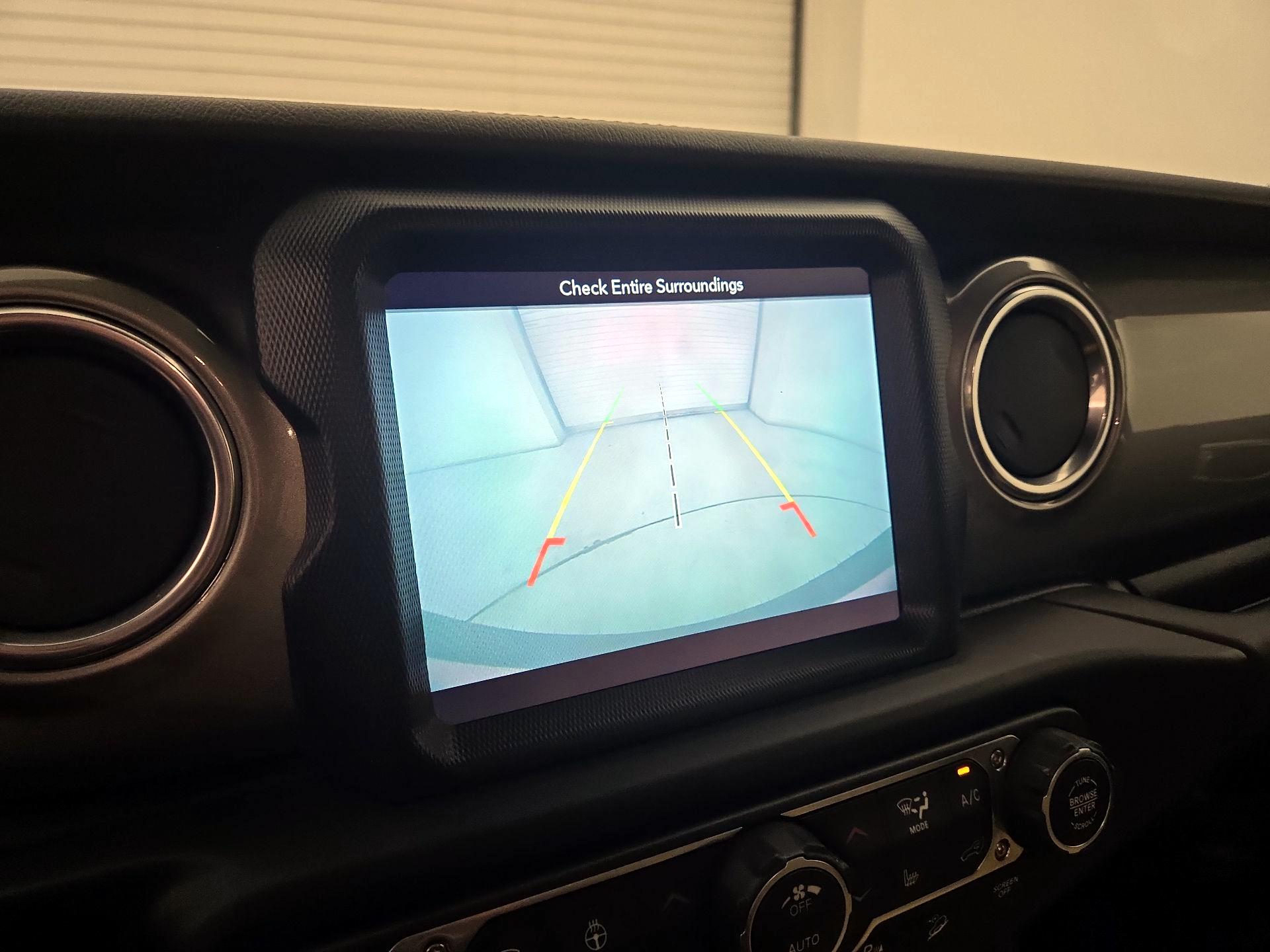 Thumbnail: 2019 Jeep Wrangler - 14