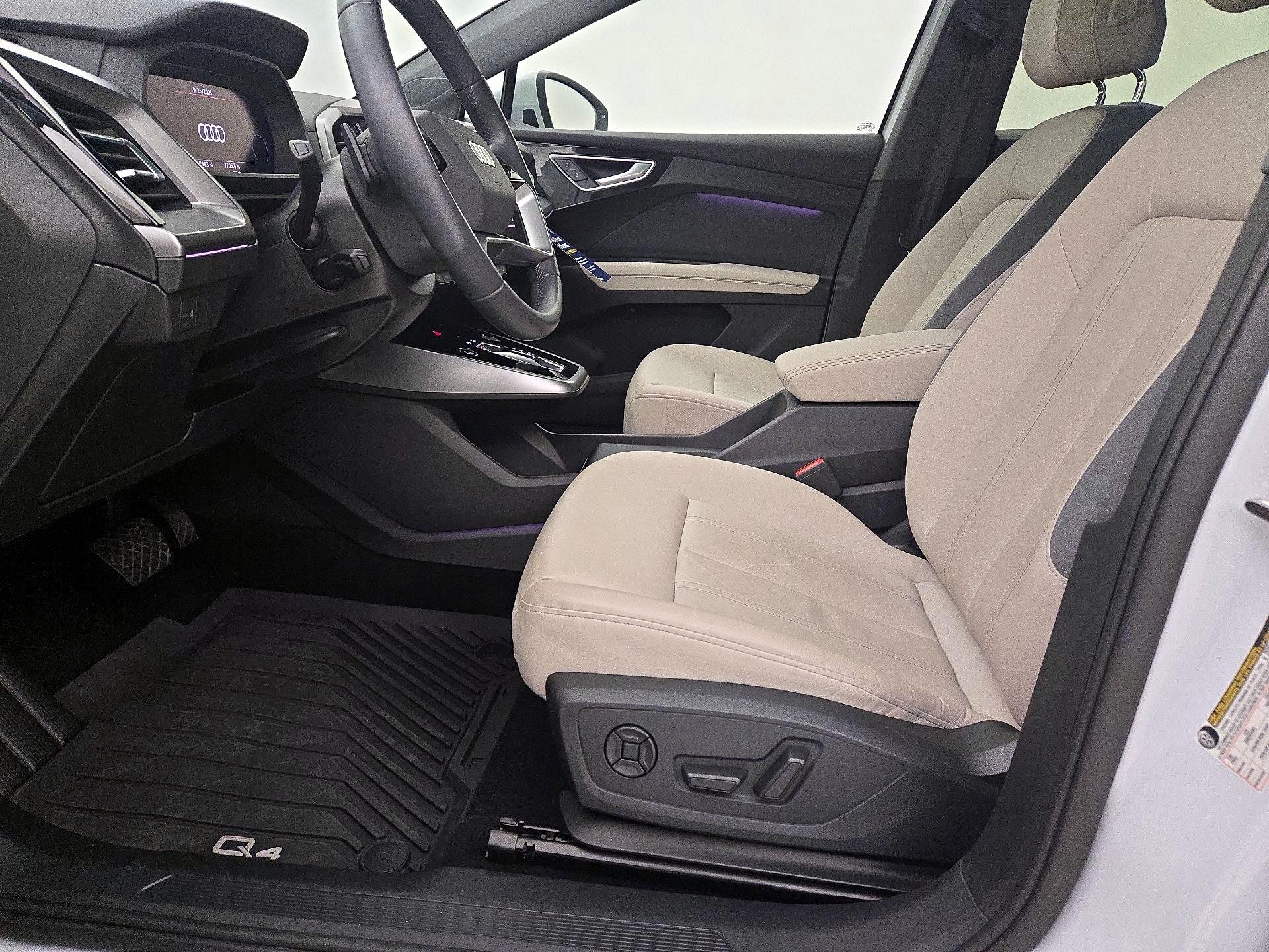 Thumbnail: 2022 Audi Q4 e-tron - 11