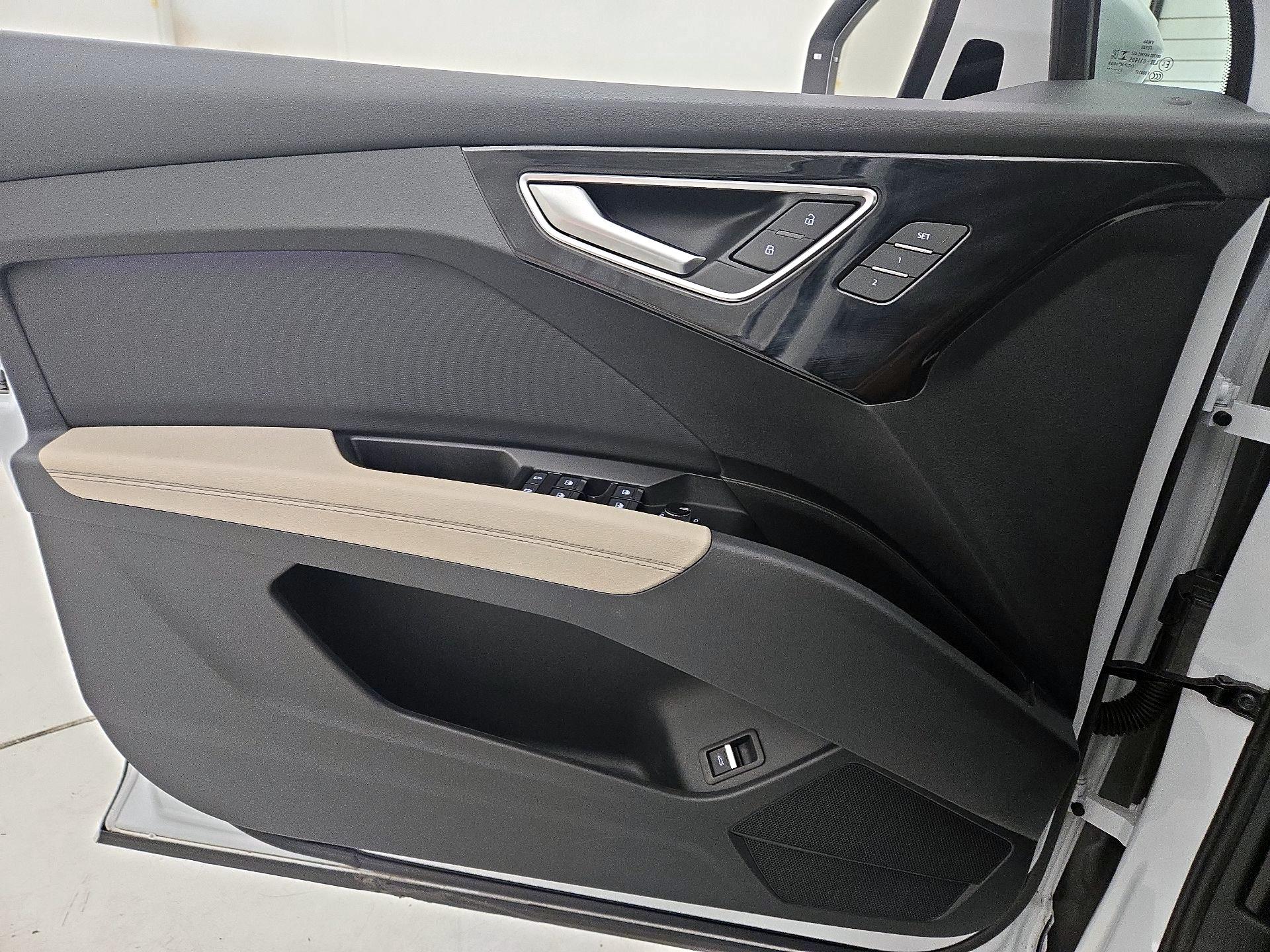 Thumbnail: 2022 Audi Q4 e-tron - 12