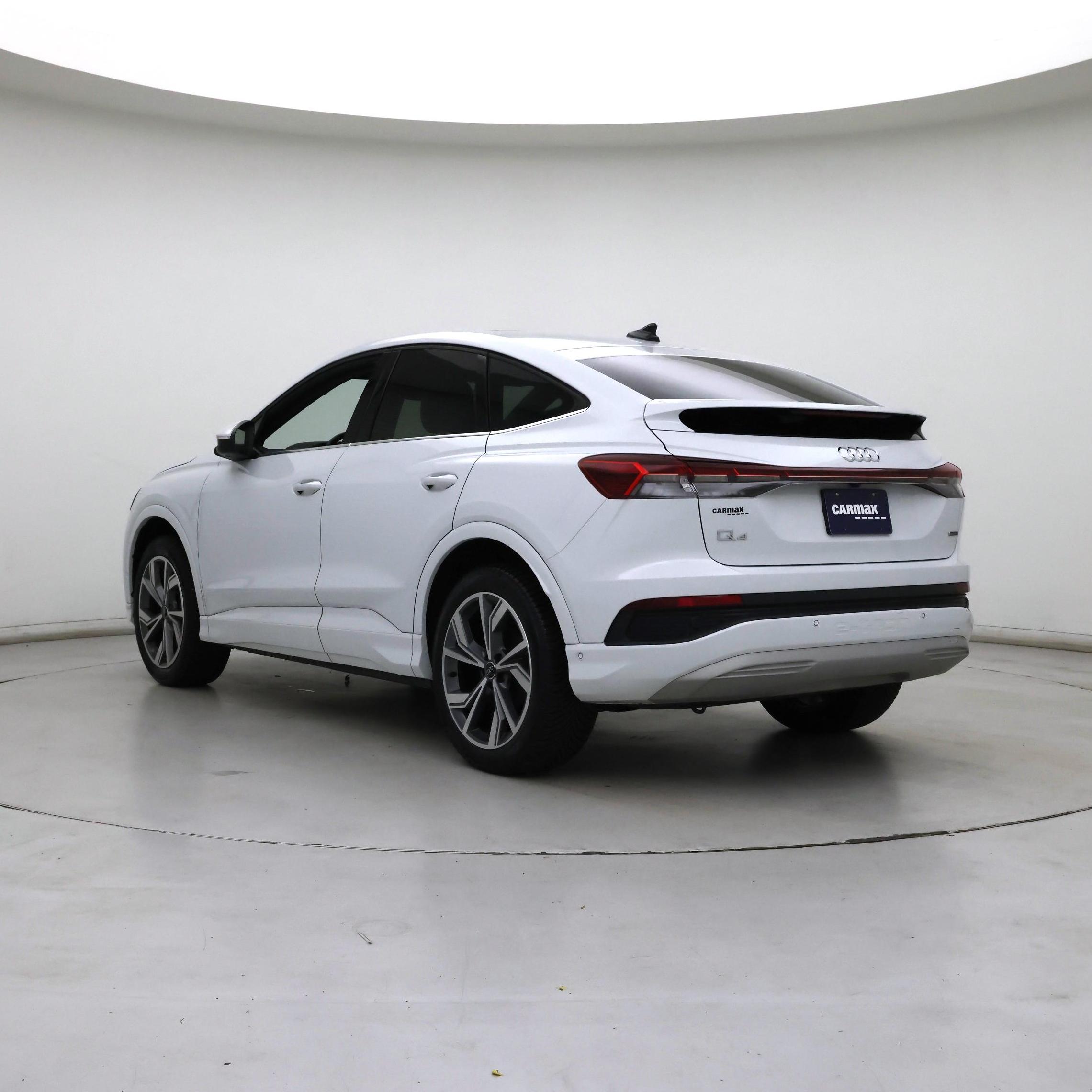 Thumbnail: 2022 Audi Q4 e-tron - 2