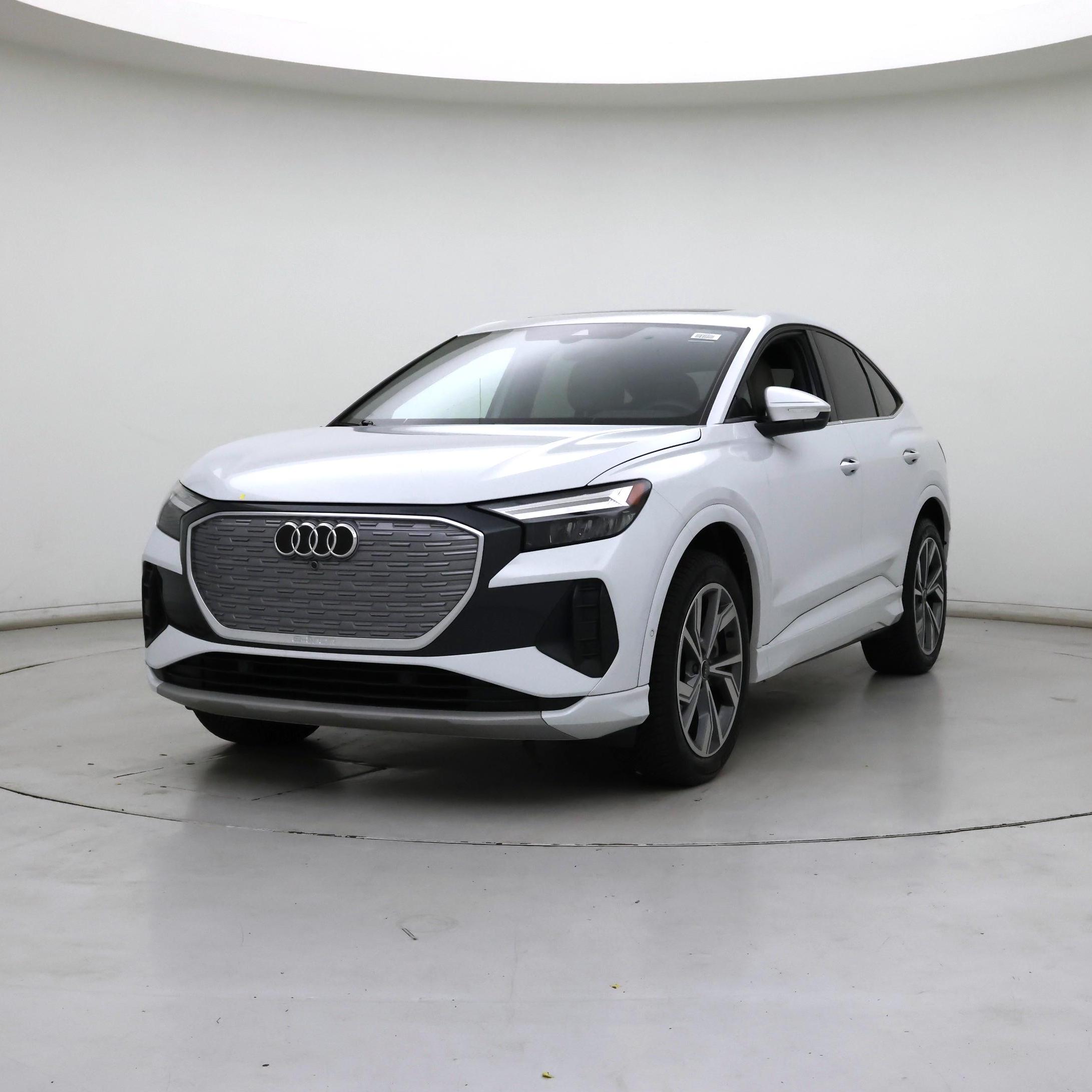 Thumbnail: 2022 Audi Q4 e-tron - 4