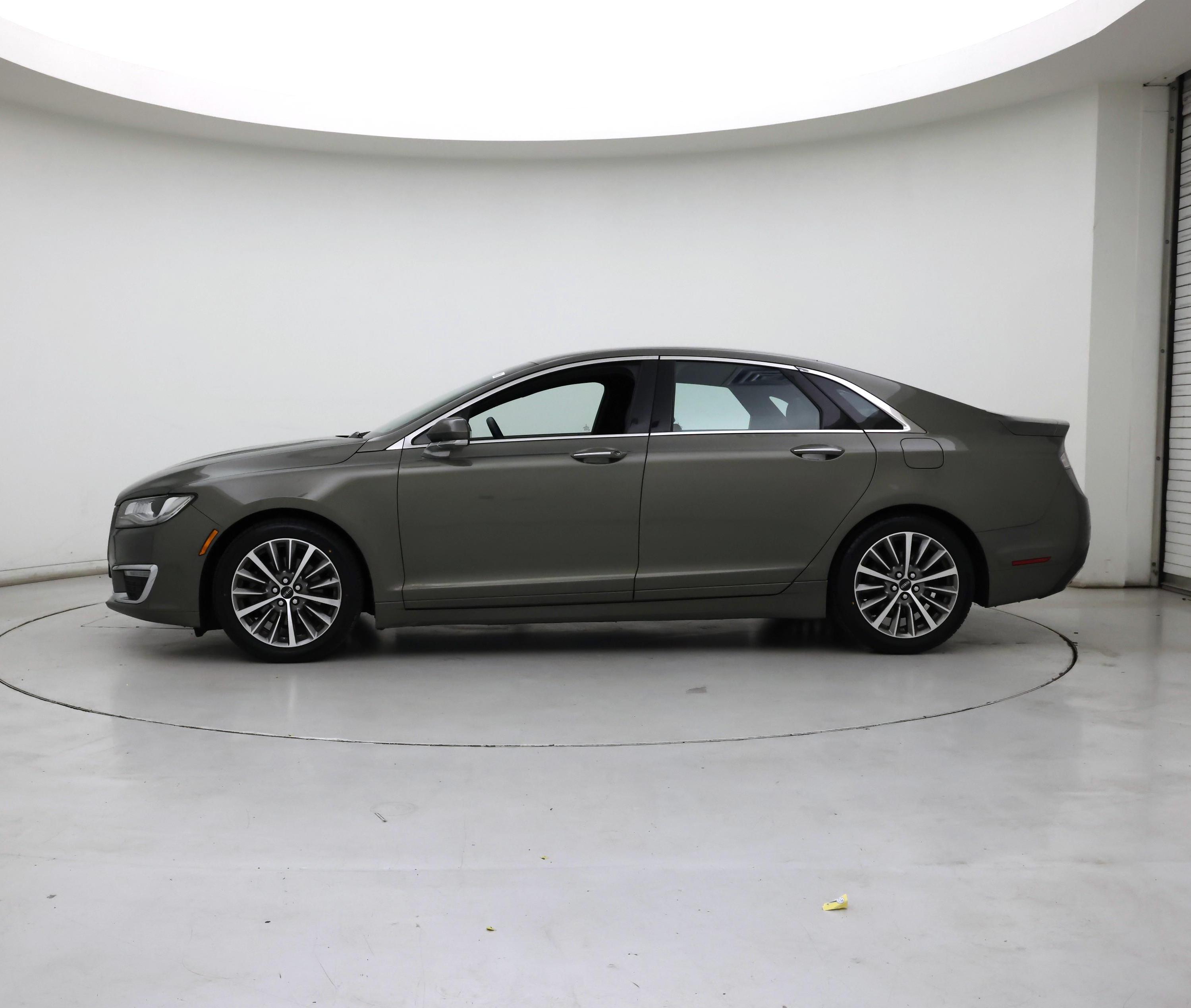 Thumbnail: 2017 Lincoln MKZ - 3