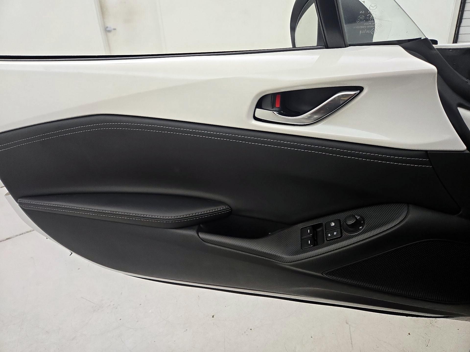 Thumbnail: 2021 Mazda MX-5 Miata - 12