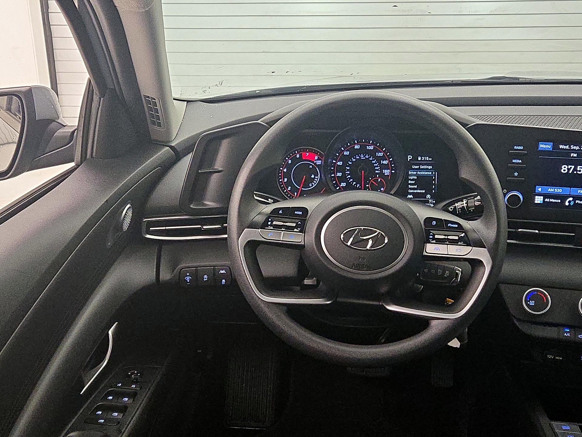 Thumbnail: 2022 Hyundai Elantra - 10