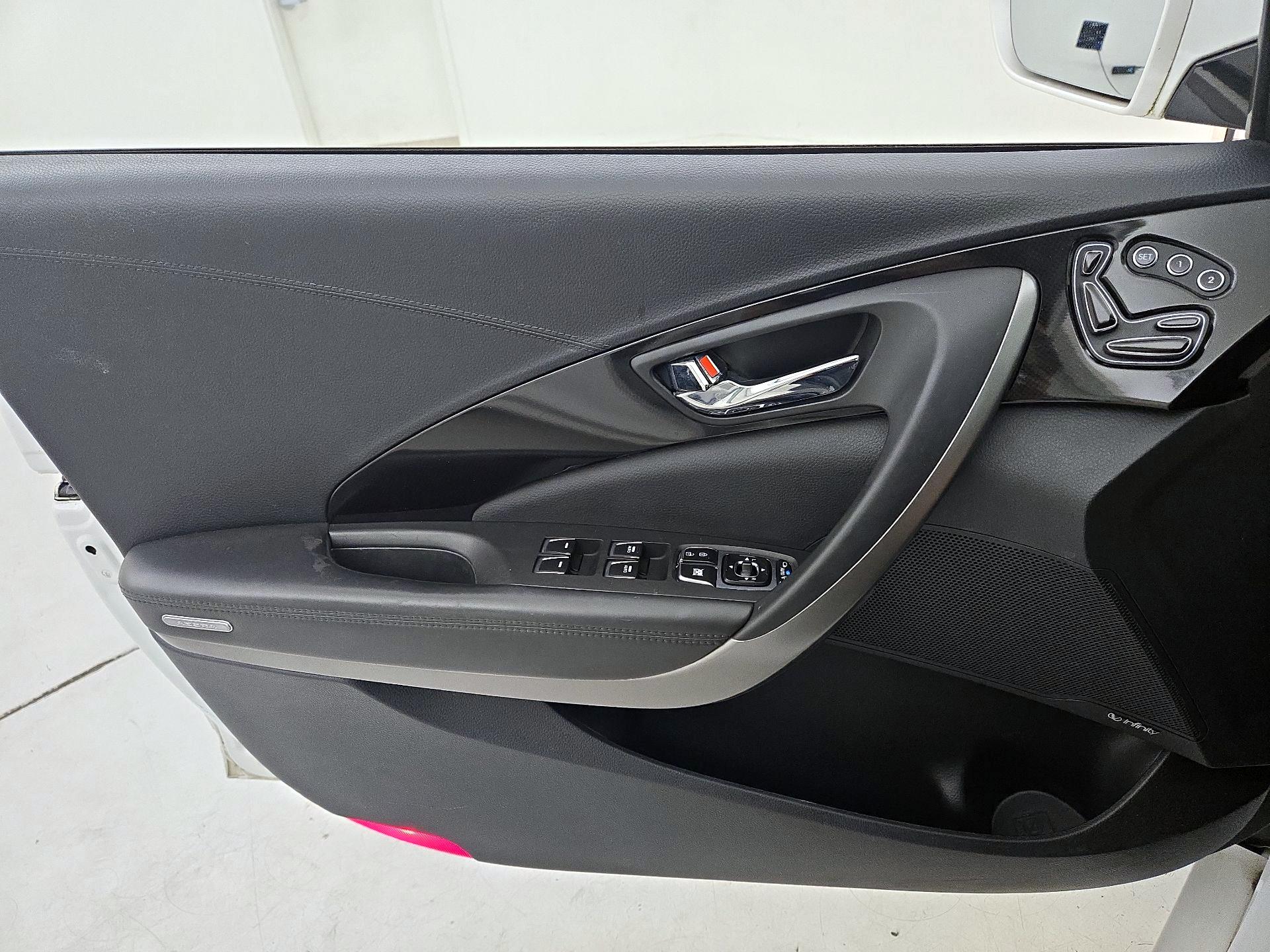 Thumbnail: 2016 Hyundai Azera - 12