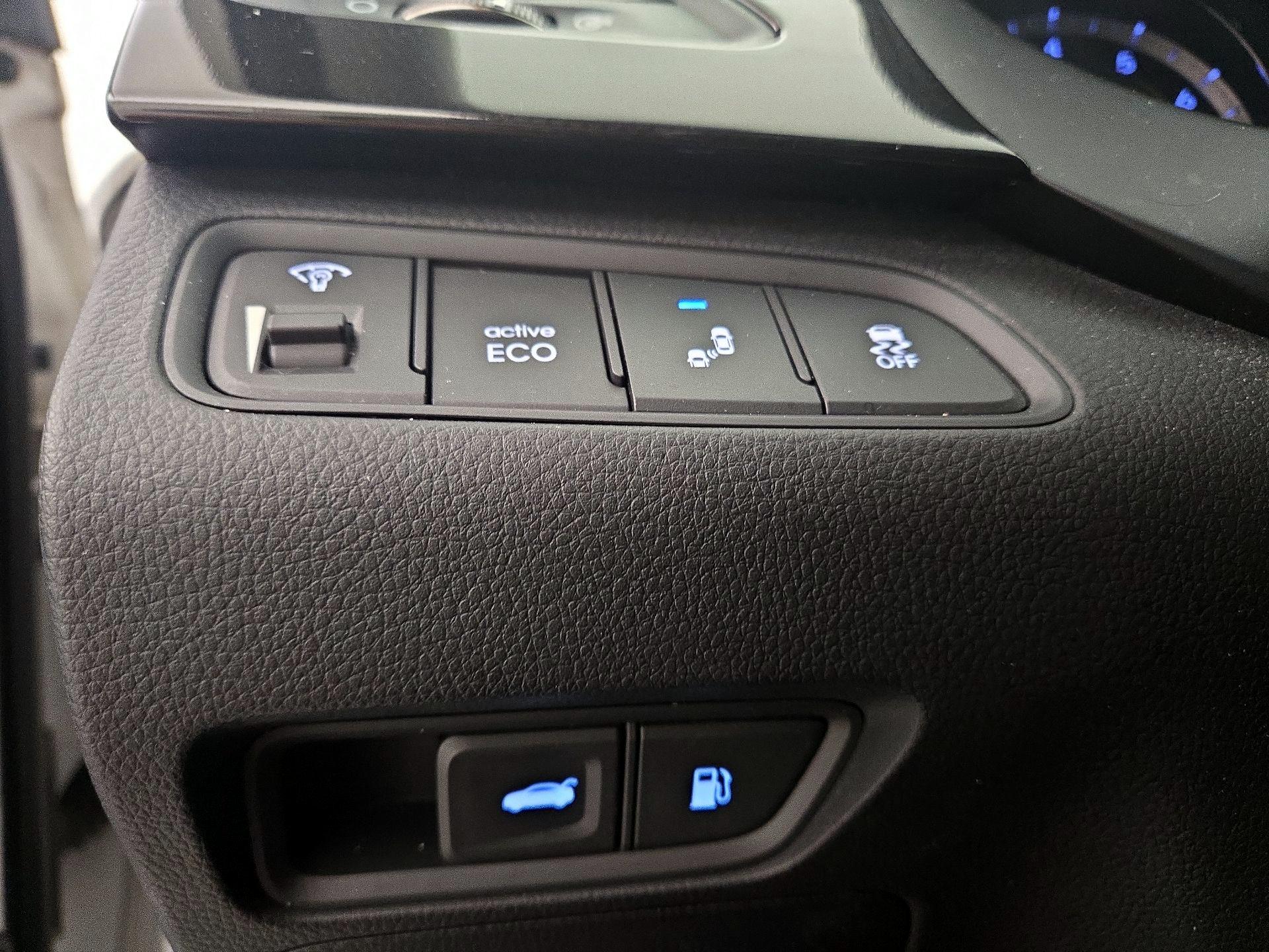 Thumbnail: 2016 Hyundai Azera - 13