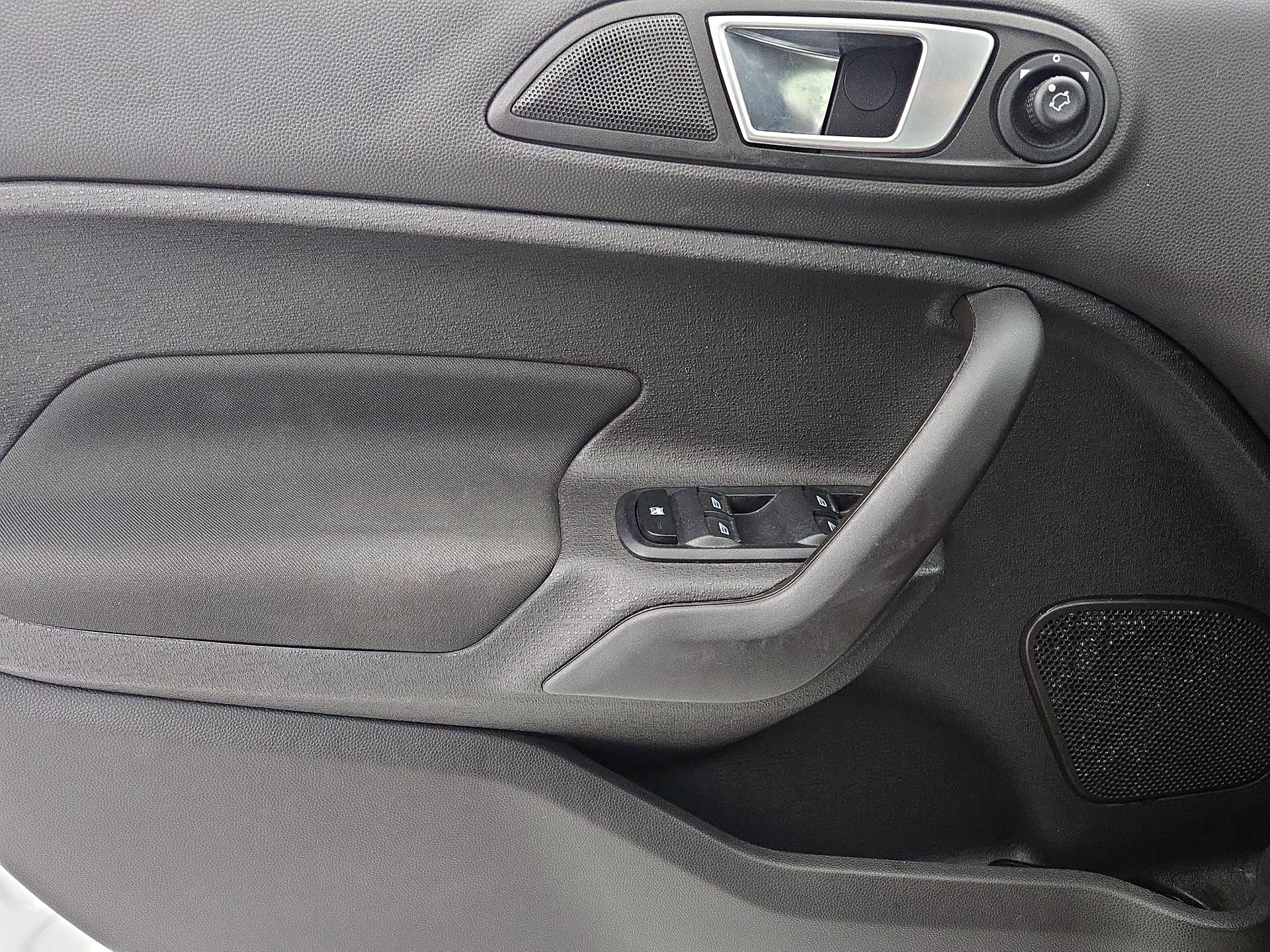 Thumbnail: 2015 Ford Fiesta - 12