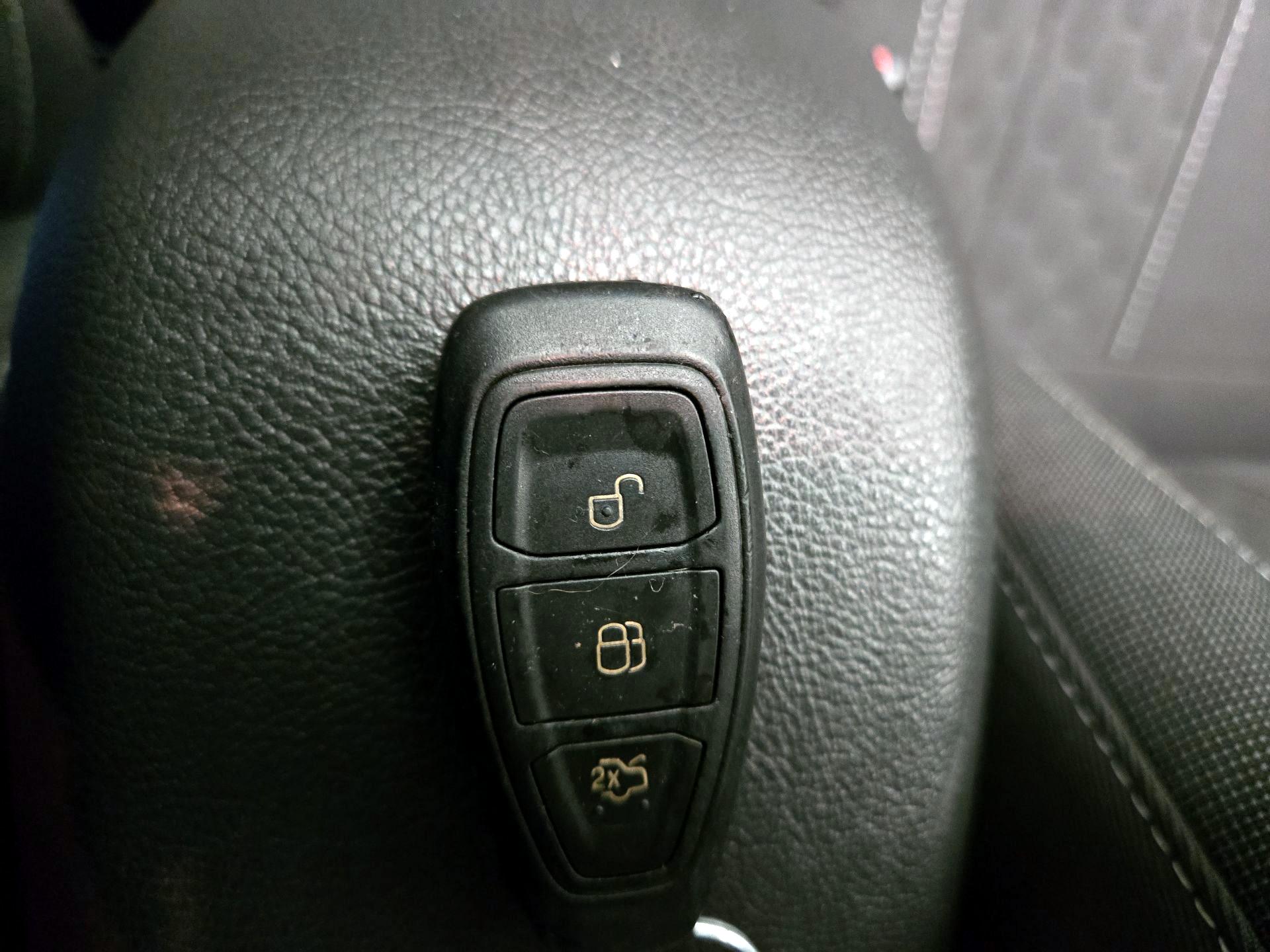 Thumbnail: 2015 Ford Fiesta - 19