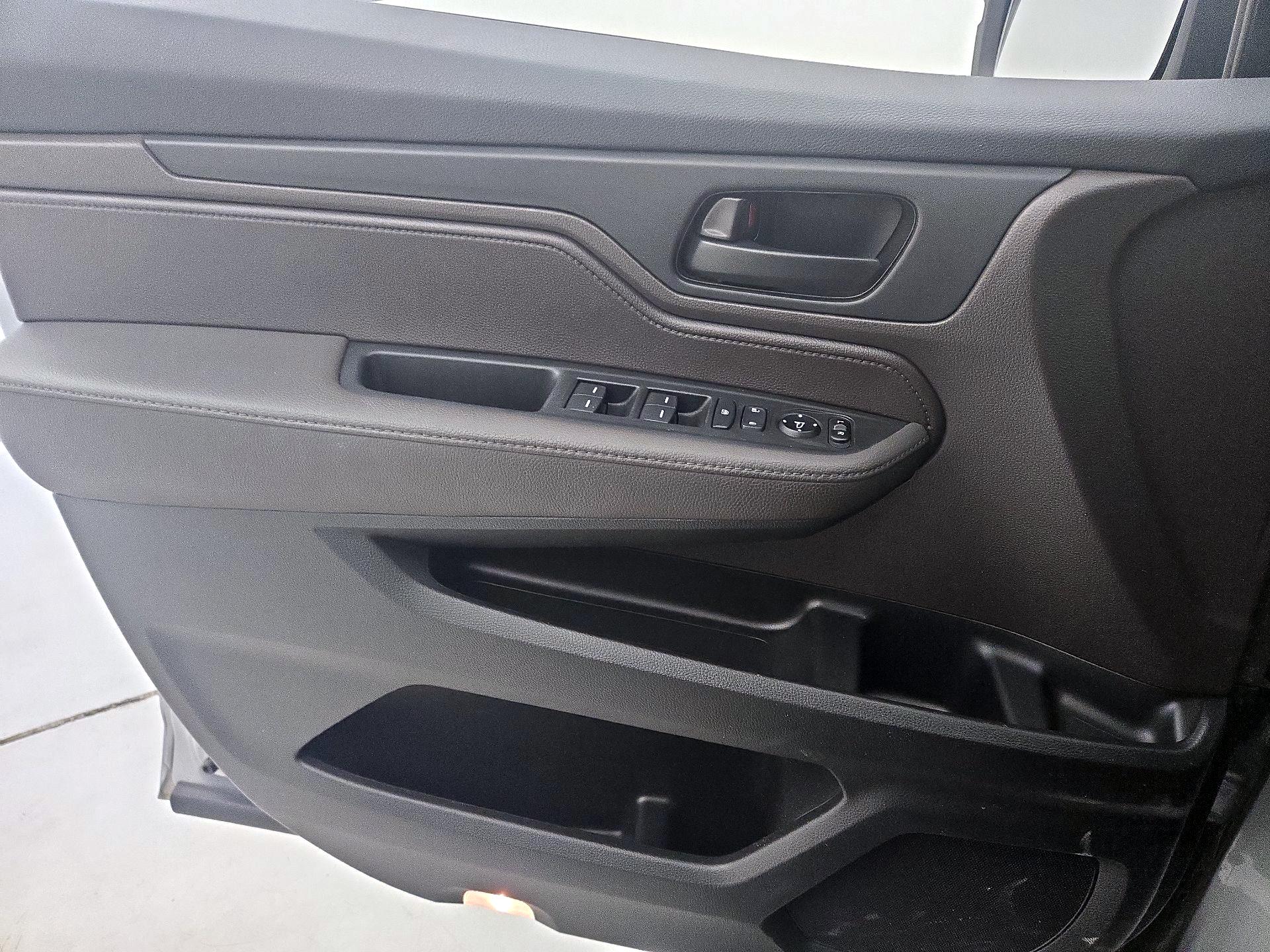 Thumbnail: 2019 Honda Odyssey - 12