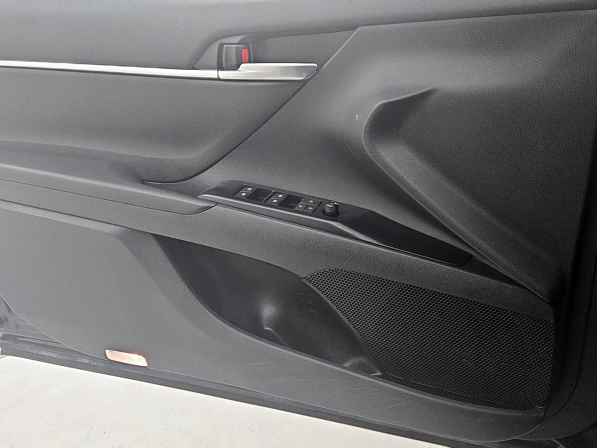 Thumbnail: 2019 Toyota Camry - 12