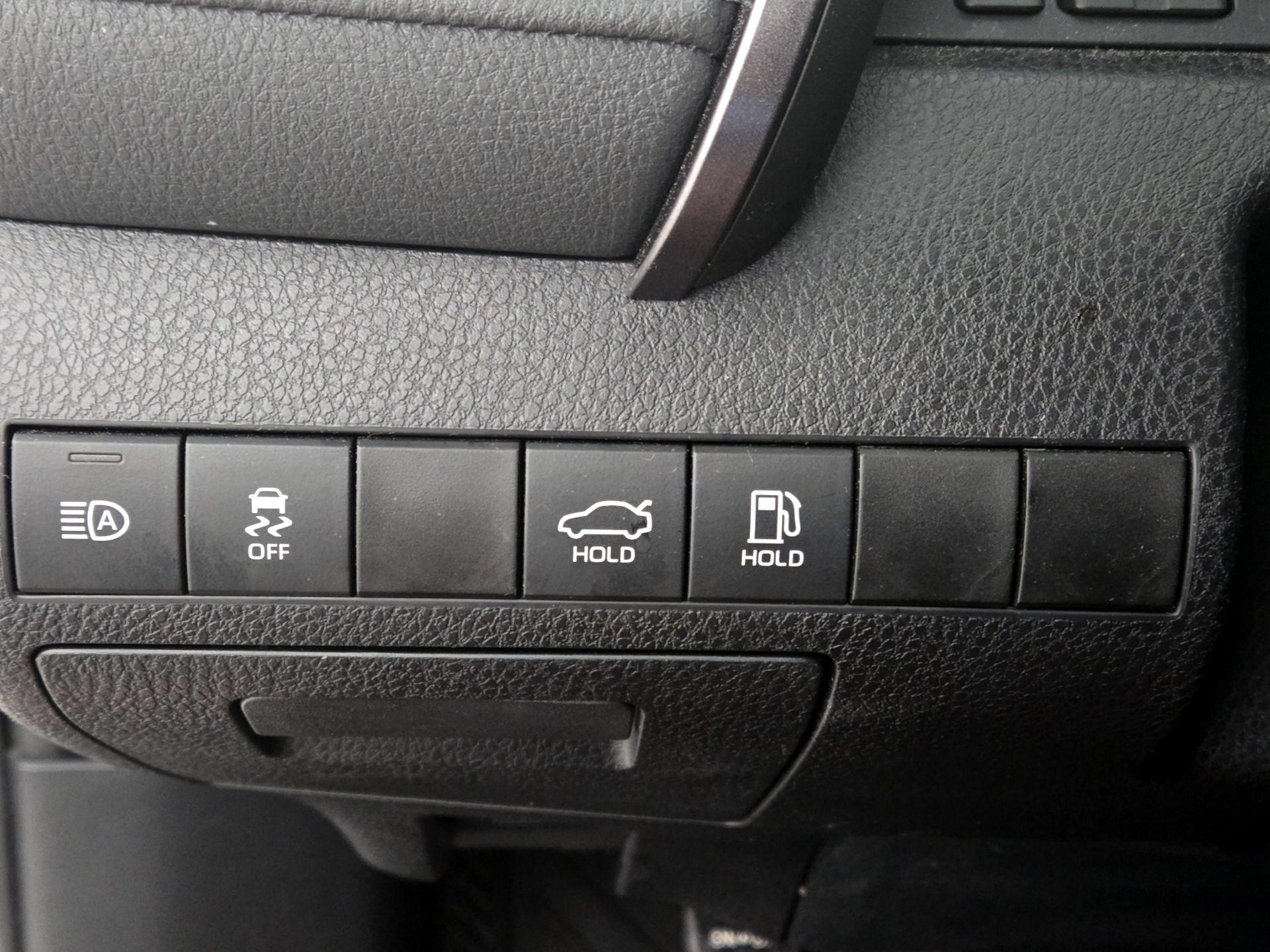 Thumbnail: 2019 Toyota Camry - 13