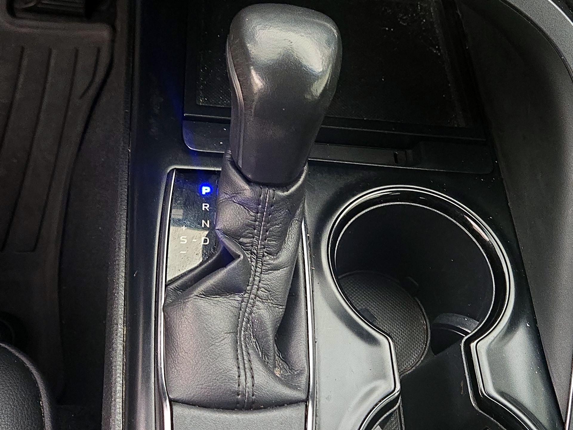 Thumbnail: 2019 Toyota Camry - 17