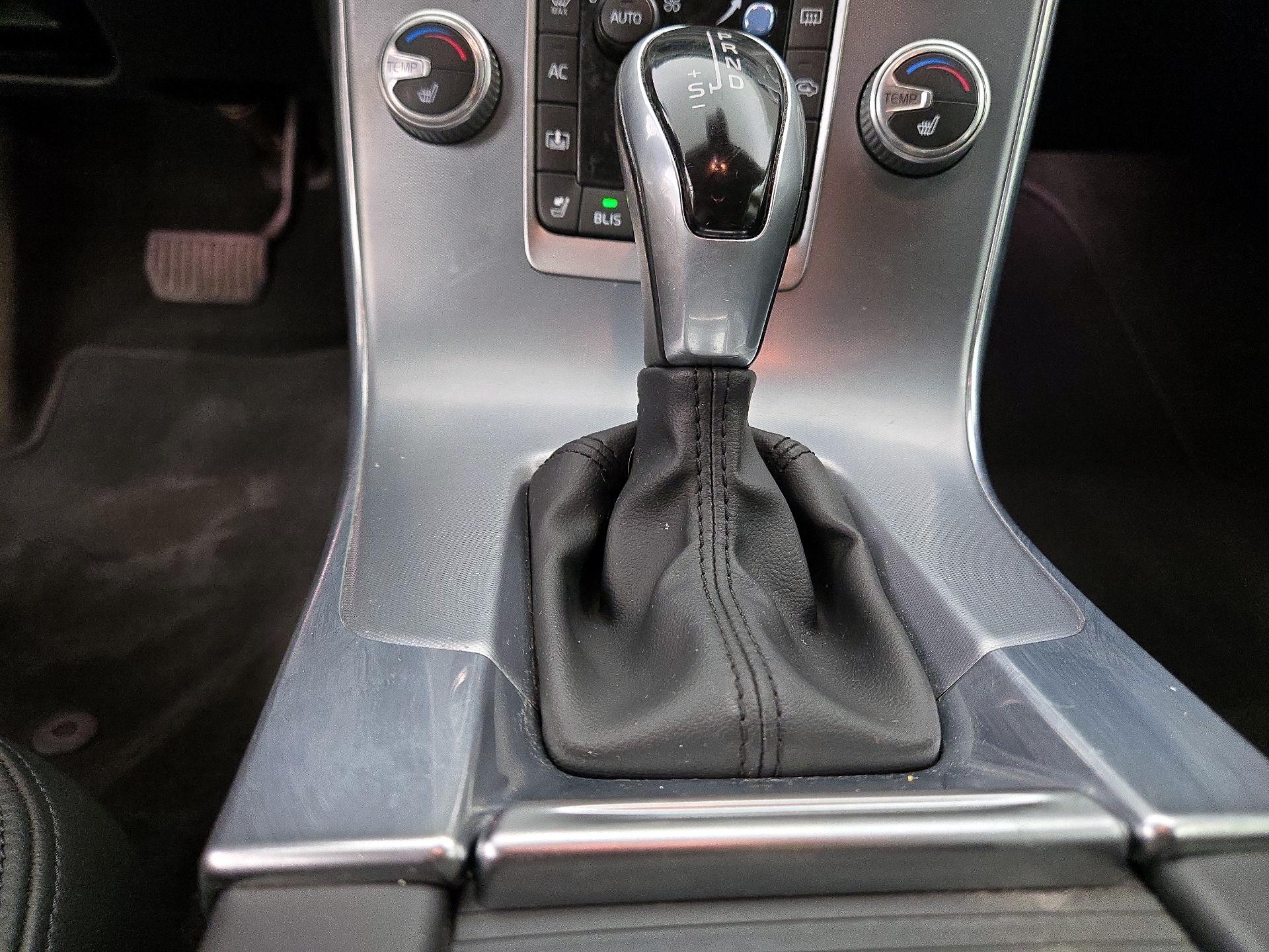 Thumbnail: 2017 Volvo S60 - 17