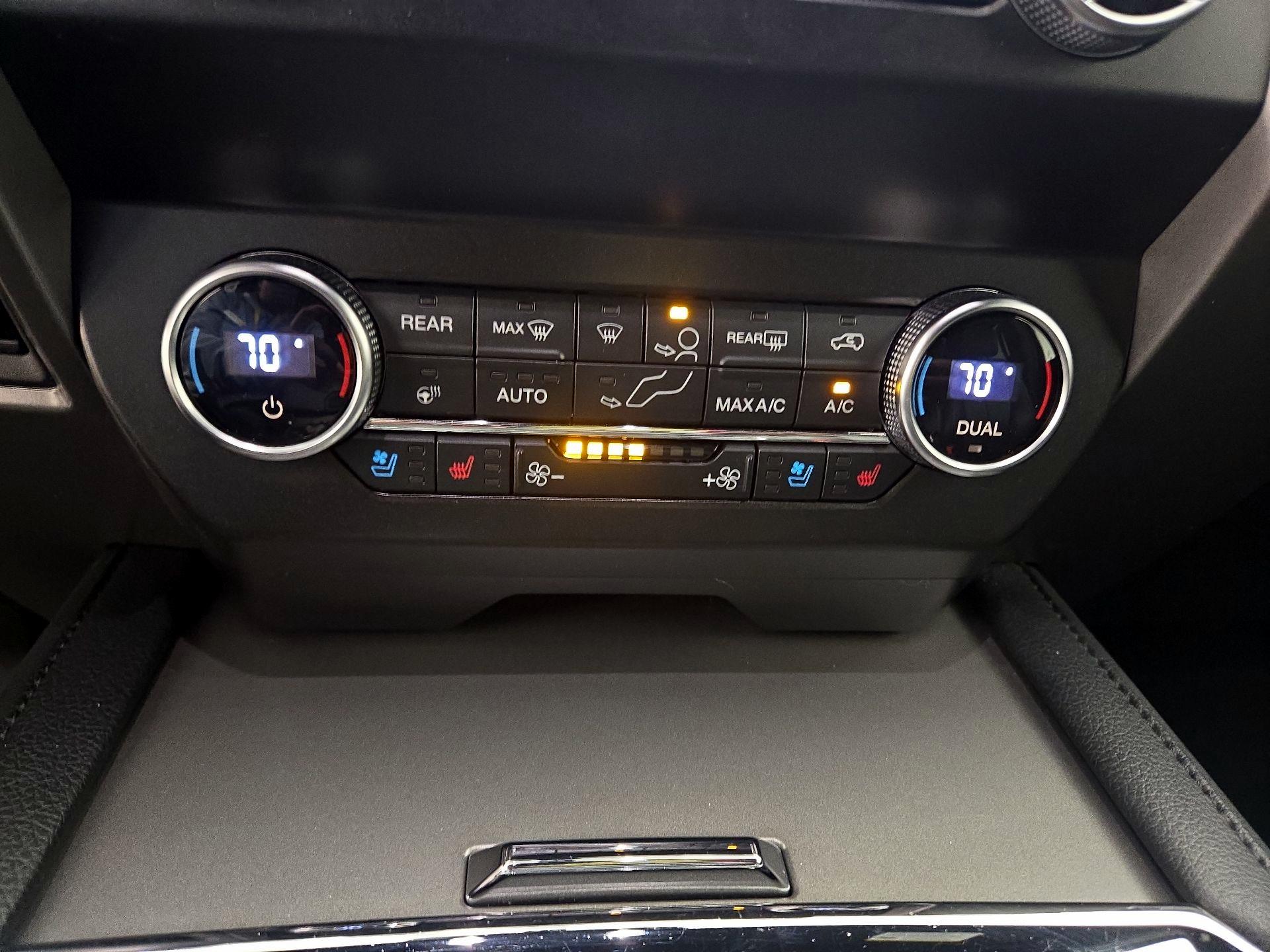 Thumbnail: 2020 Ford Expedition - 17