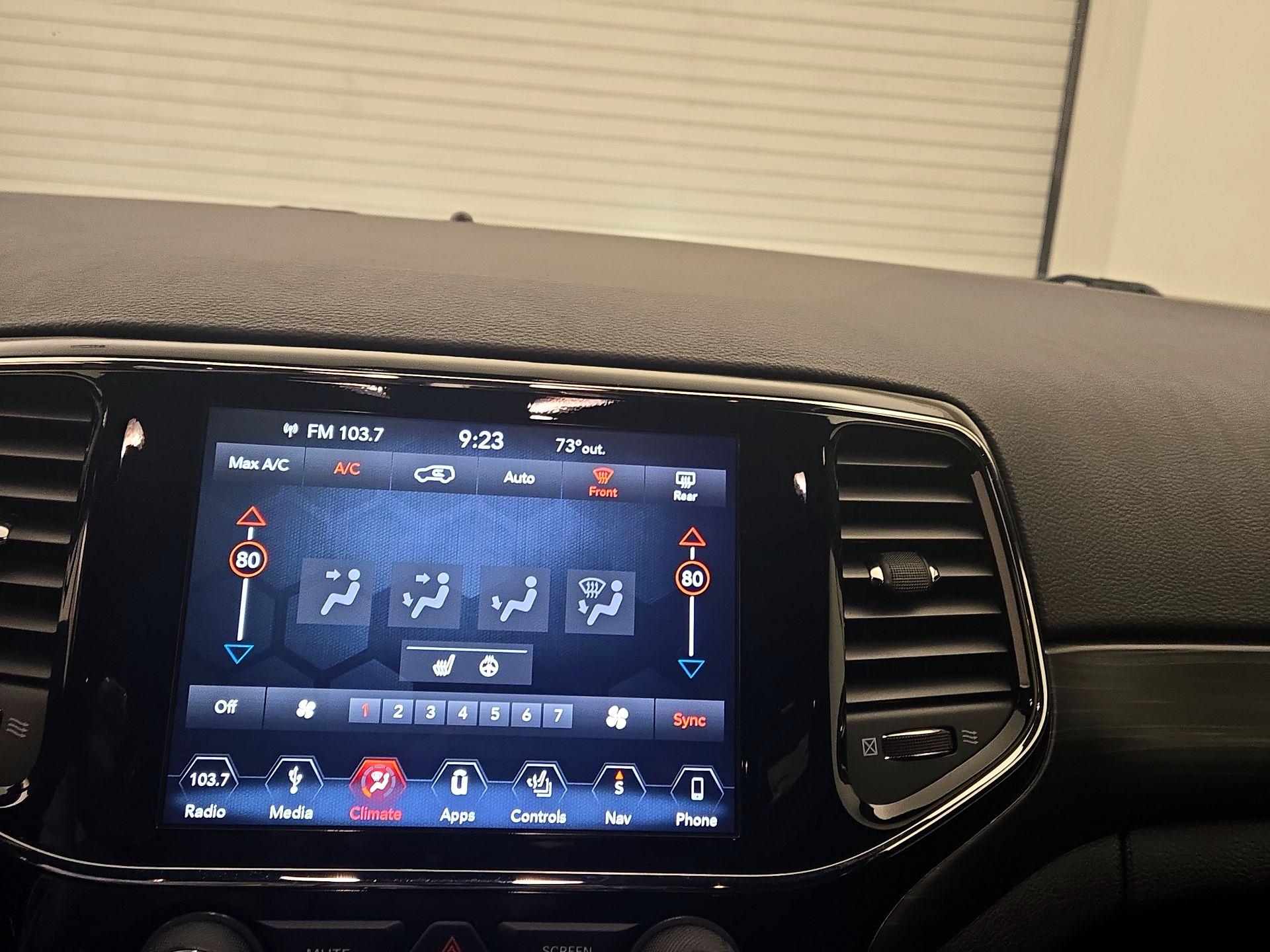 Thumbnail: 2019 Jeep Grand Cherokee - 17
