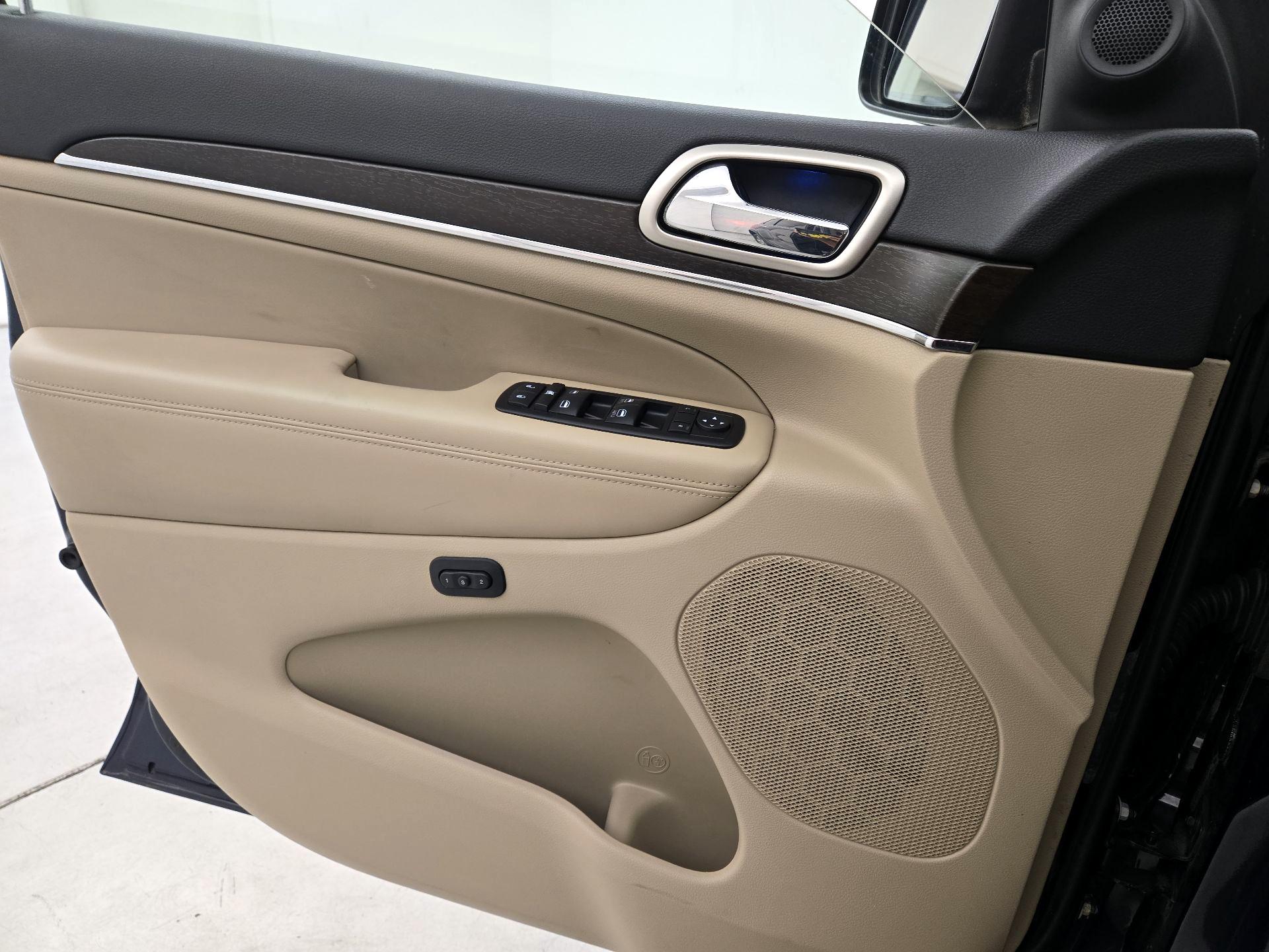 Thumbnail: 2014 Jeep Grand Cherokee - 12