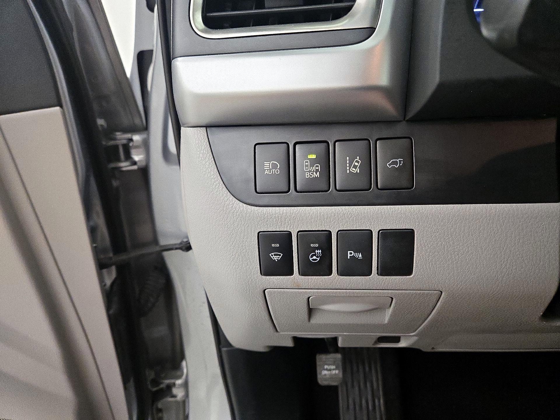 Thumbnail: 2015 Toyota Highlander - 13