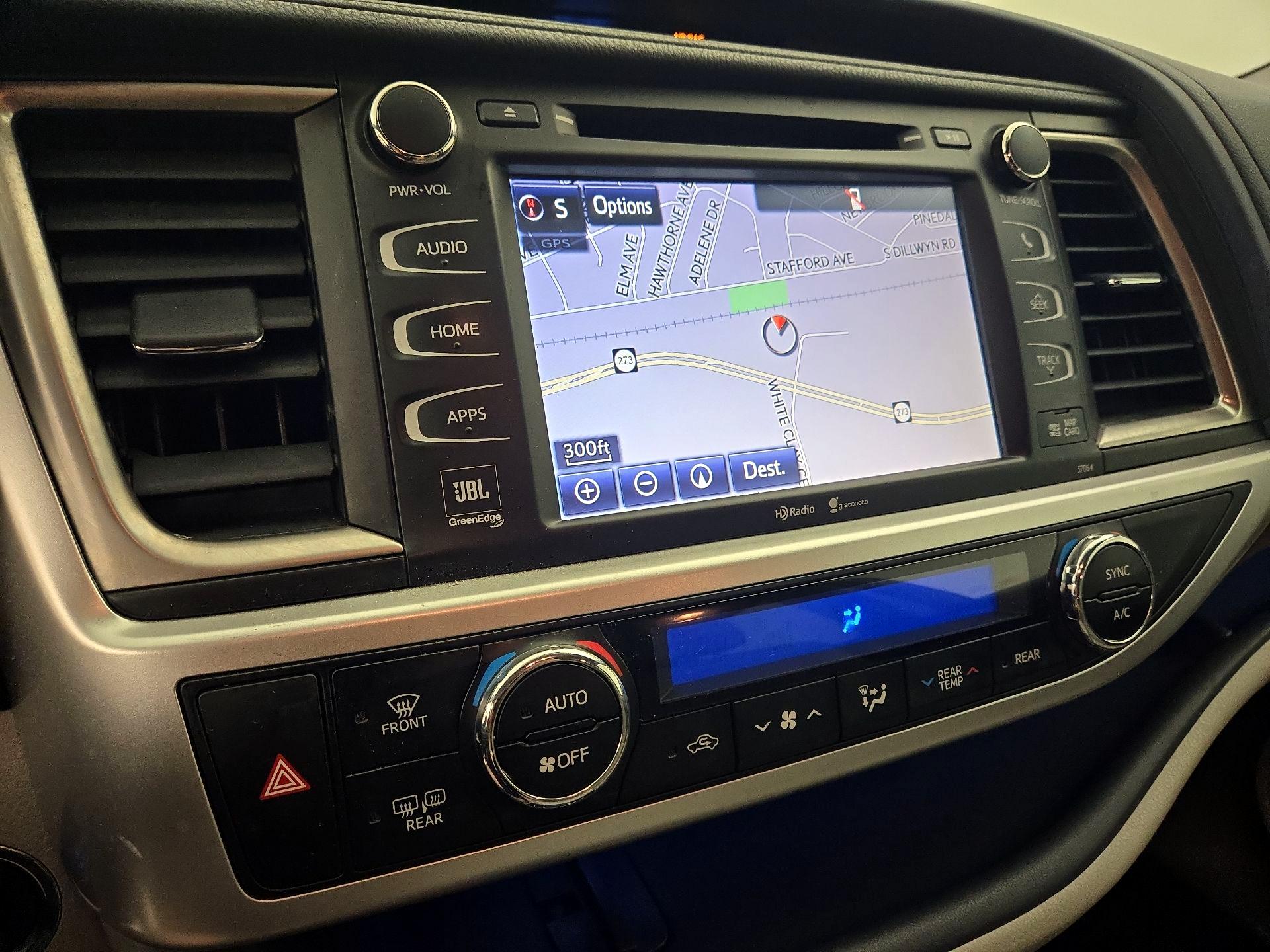 Thumbnail: 2015 Toyota Highlander - 14