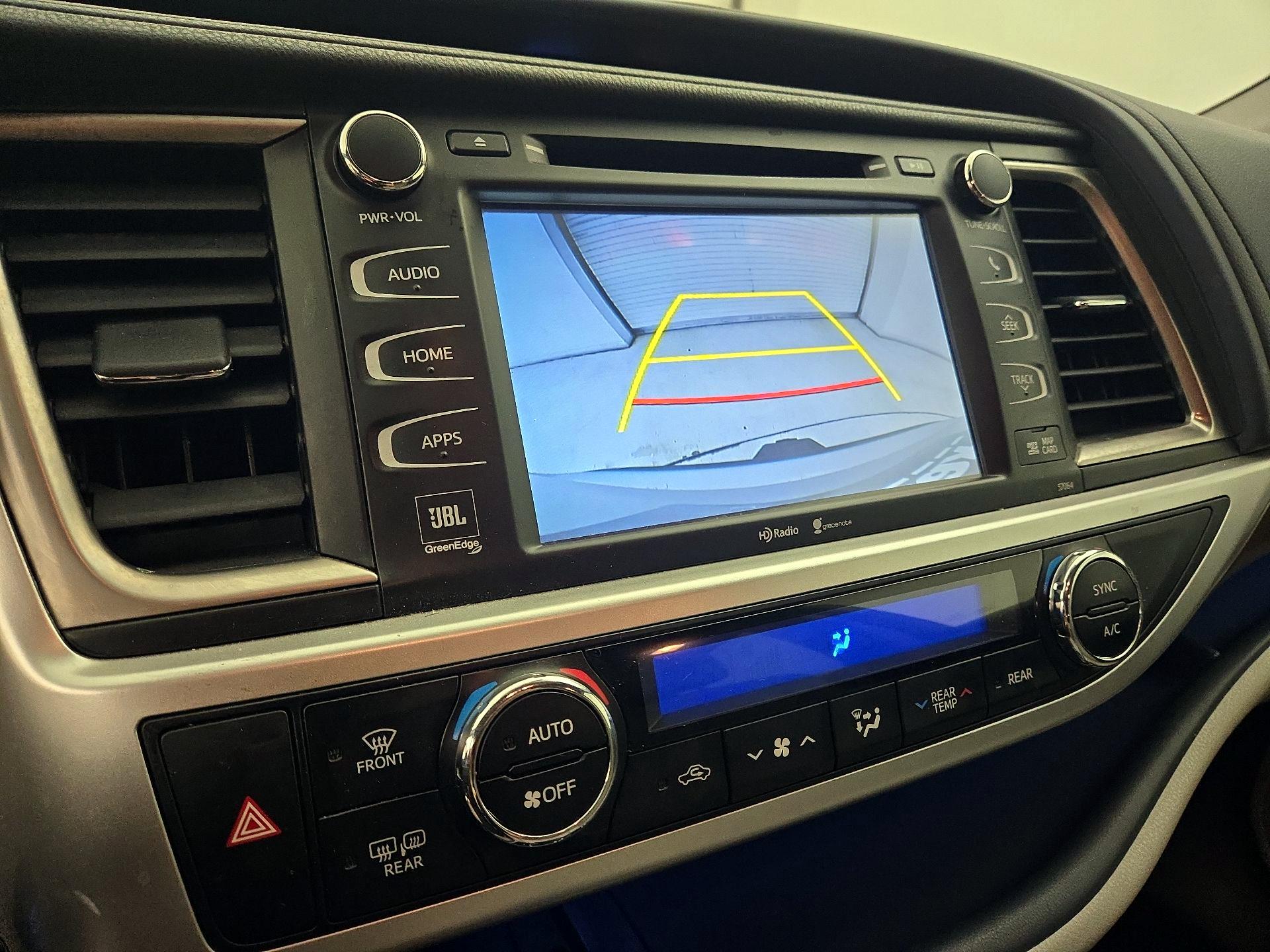 Thumbnail: 2015 Toyota Highlander - 15