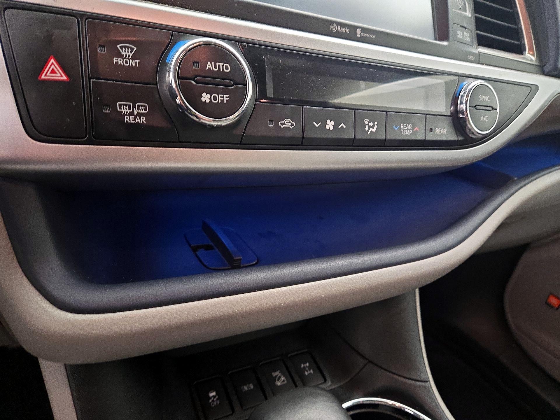 Thumbnail: 2015 Toyota Highlander - 17