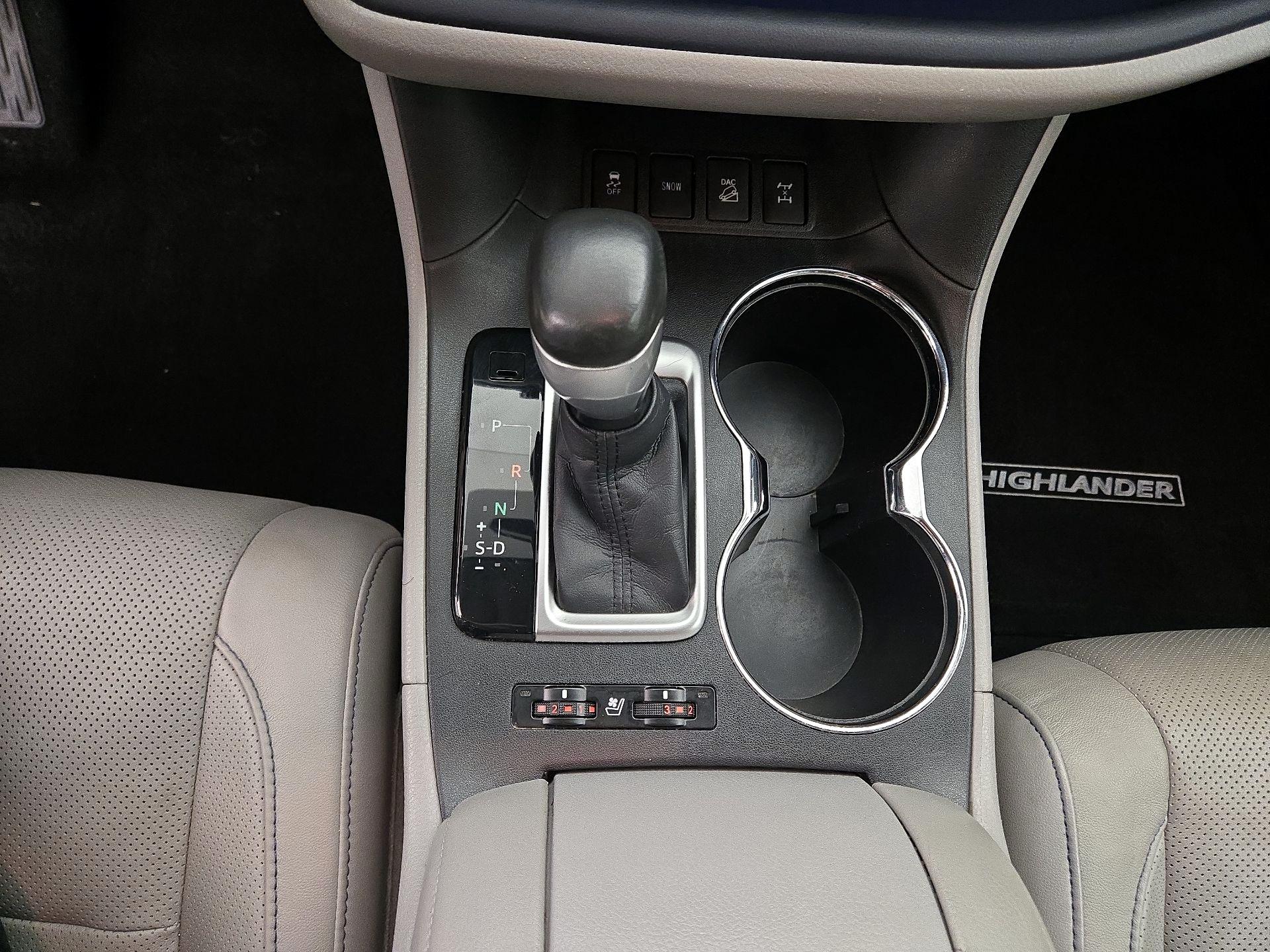 Thumbnail: 2015 Toyota Highlander - 18