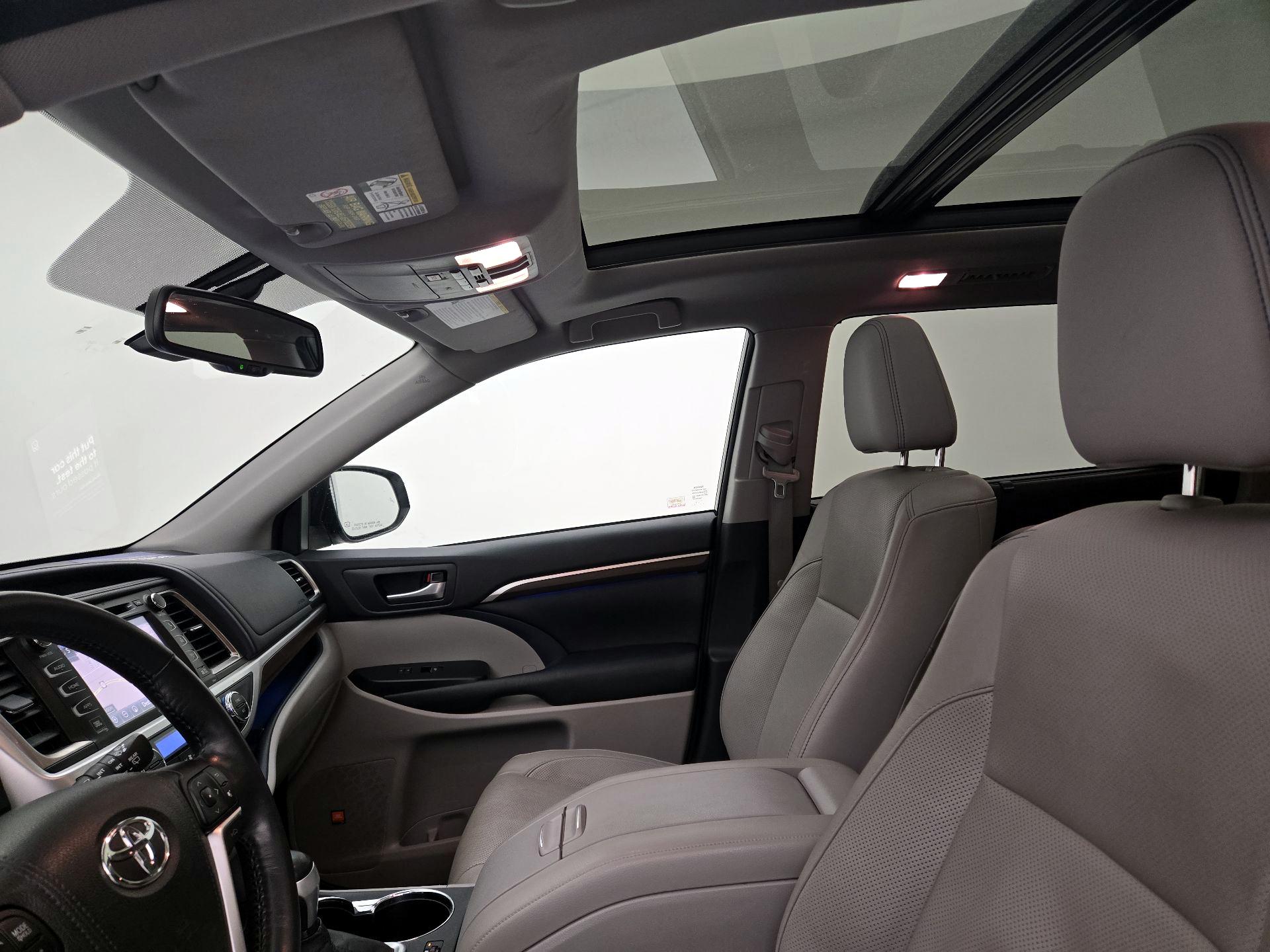 Thumbnail: 2015 Toyota Highlander - 20
