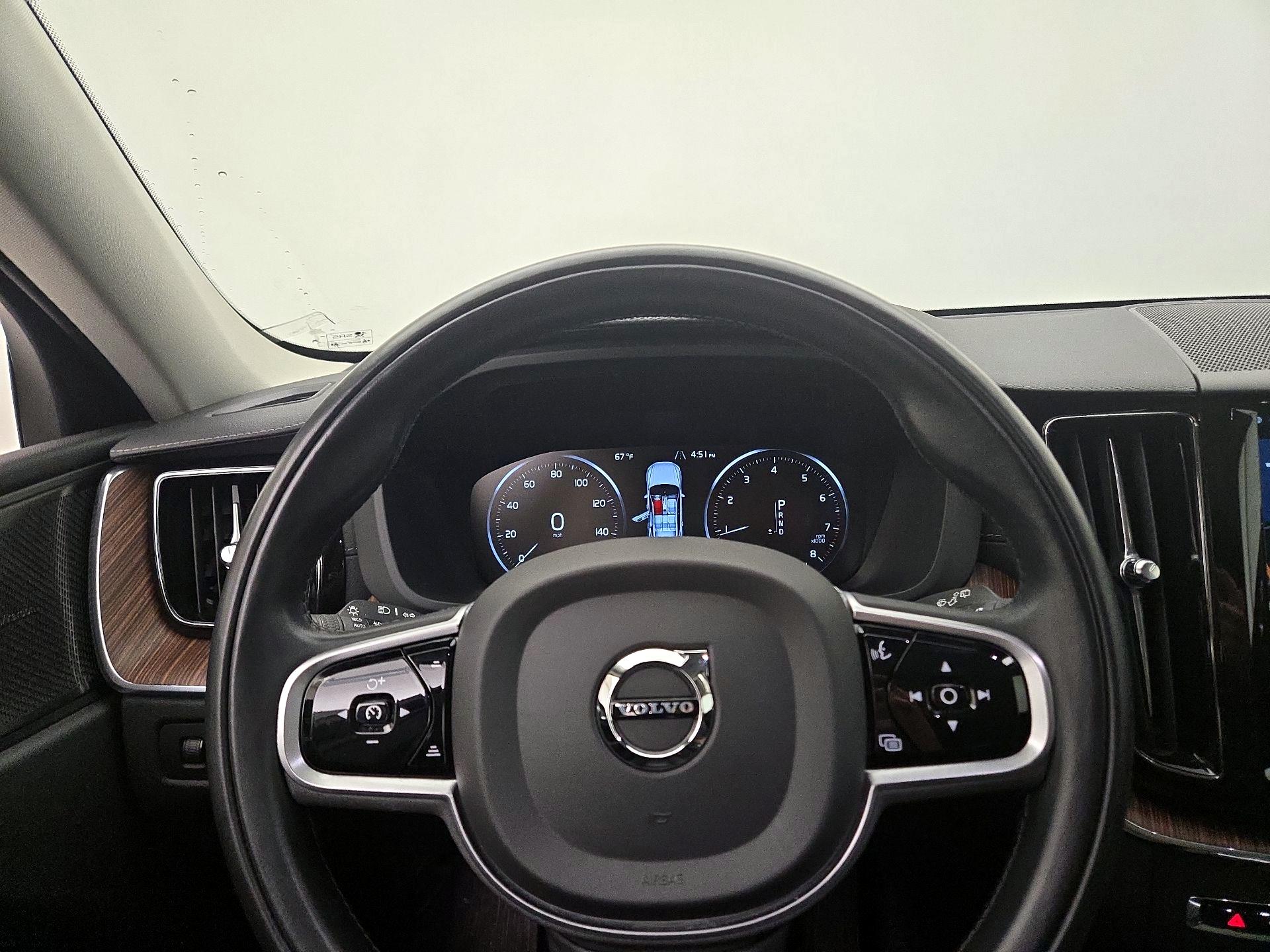 Thumbnail: 2020 Volvo XC60 - 10