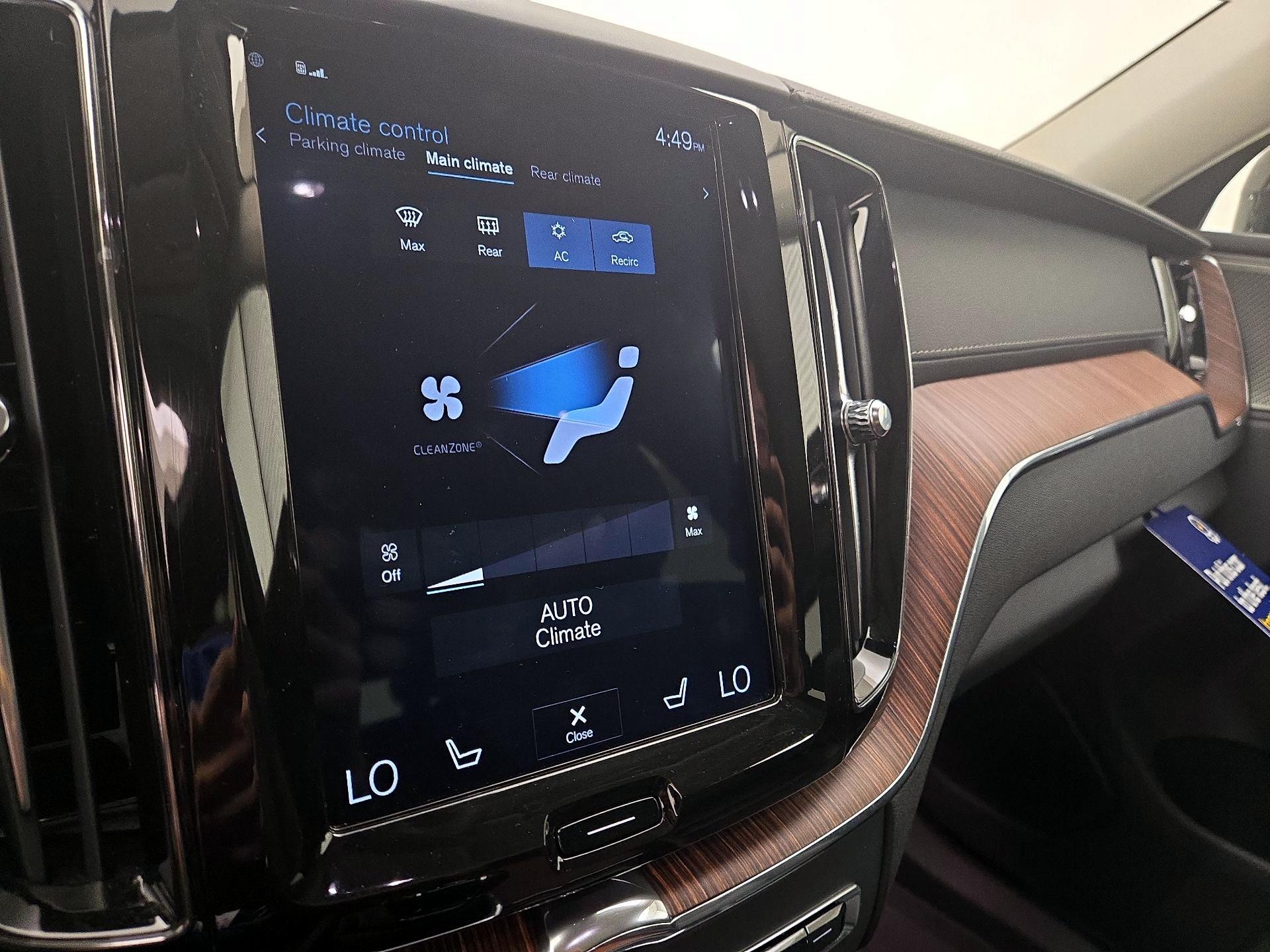 Thumbnail: 2020 Volvo XC60 - 17